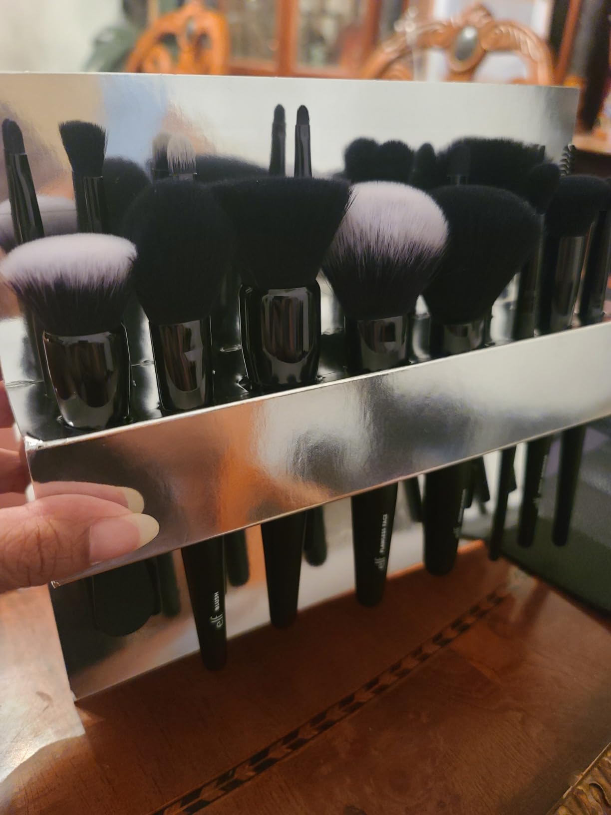 e.l.f. Ultimate Makeup Brush Set & Travel Roll, 17-Piece Brush Kit, Brushes For Eyeshadow, Foundation, Powder, Concealer & more, Vegan & Cruelty-Free customer photo 2