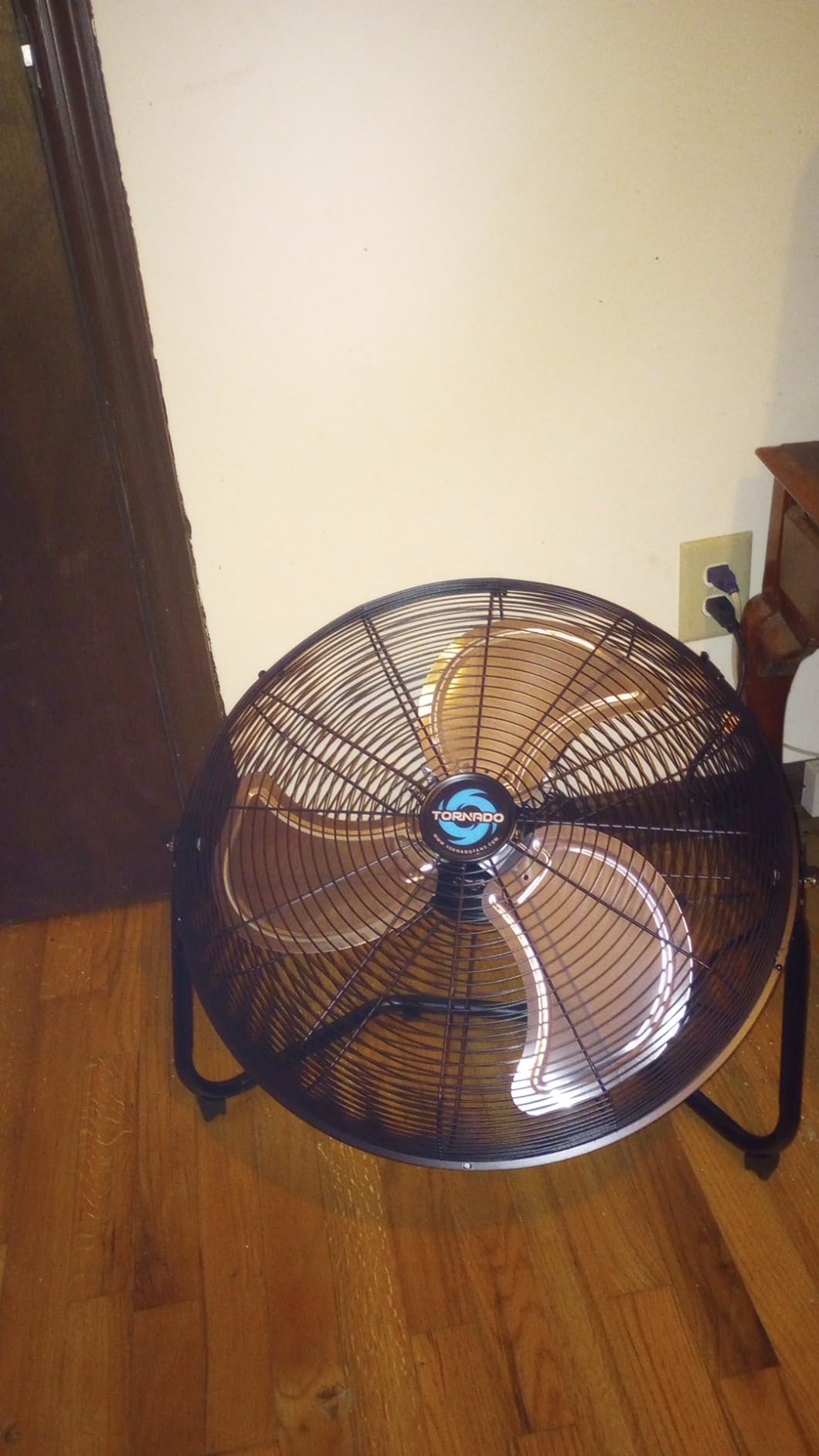 Tornado 20 Inch High Velocity Metal Floor Fan, 3-Speed Powerful Cooling for Industrial, Commercial, and Home Spaces, 120°Tilt, 6.0 FT Cord - UL safety Listed, Black customer photo 1