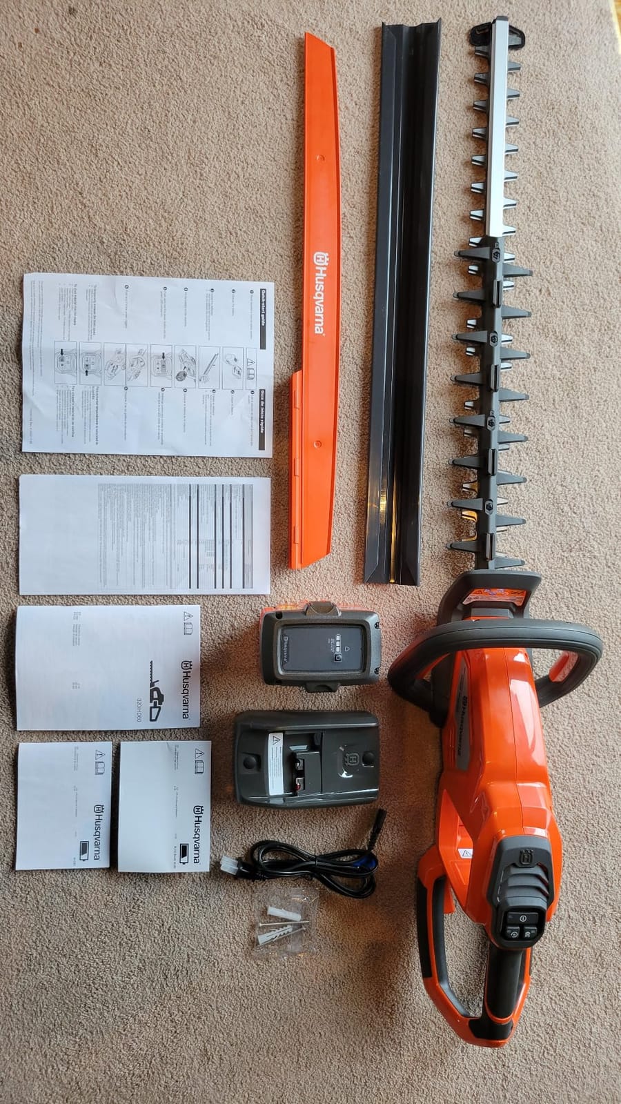 Husqvarna Hedge Master 320iHD60 Battery Hedge Trimmer, Garden Trimmer | 24