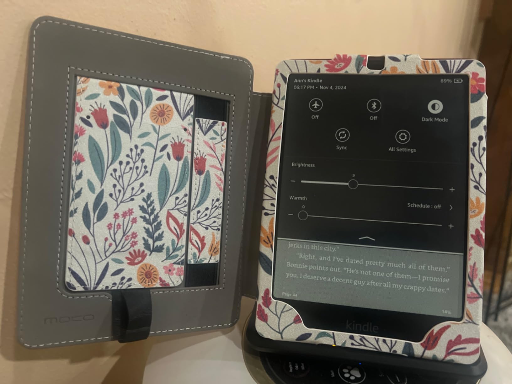 Amazon Kindle Paperwhite Signature Edition 32GB (newest model) - 20% faster with auto-adjusting front light, wireless charging, and weeks of battery life - Metallic Jade customer photo 1
