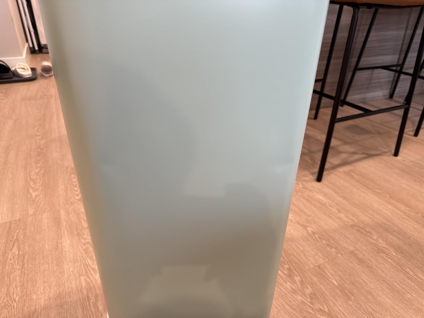 Diaper Genie Platinum Pail | Hands-free odour-locking diaper pail (white) includes Easy Roll tear-off bags holding up to 846 newborn diapers. customer photo 2