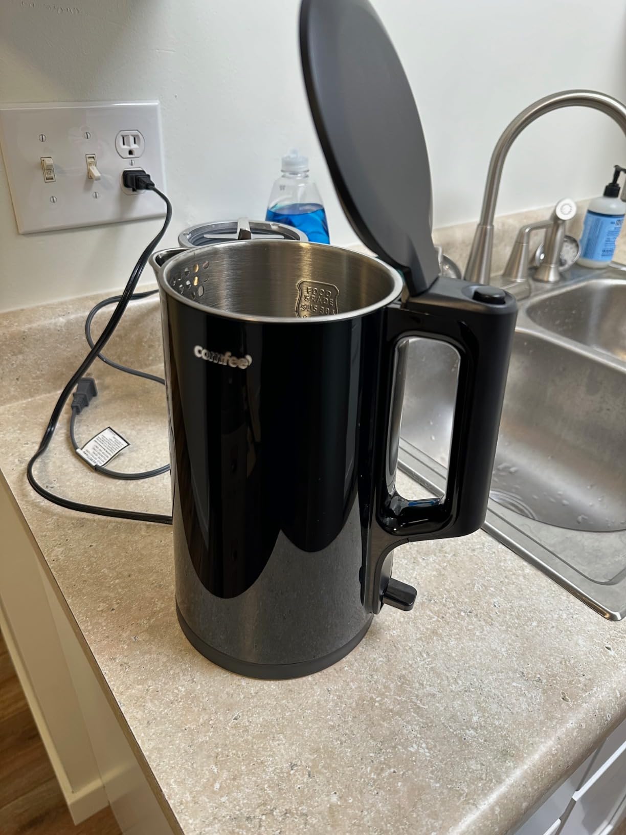 COMFEE Electric Kettle, 1.7L, Auto Shut-Off, 1500W, Black, stainless steel | 100% stainless steel interior, two-Level open lid, 1500W fast boiling, double wall design for safety, cool touch, keep warm customer photo 2