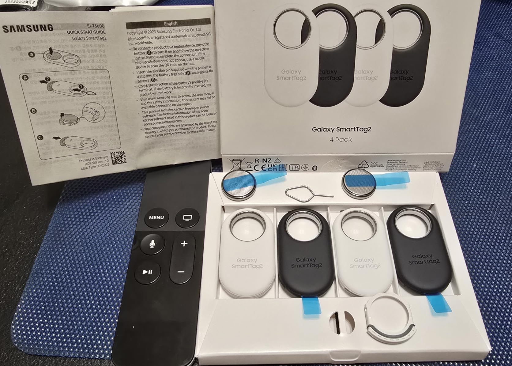 Samsung SmartTag2 (2023) Bluetooth + UWB, IP67 Water and Dust Resistant, Findable via App, 1.5 Year Battery Life (4-Pack) - Black/White (Global Edition, No US Warranty) customer photo 2