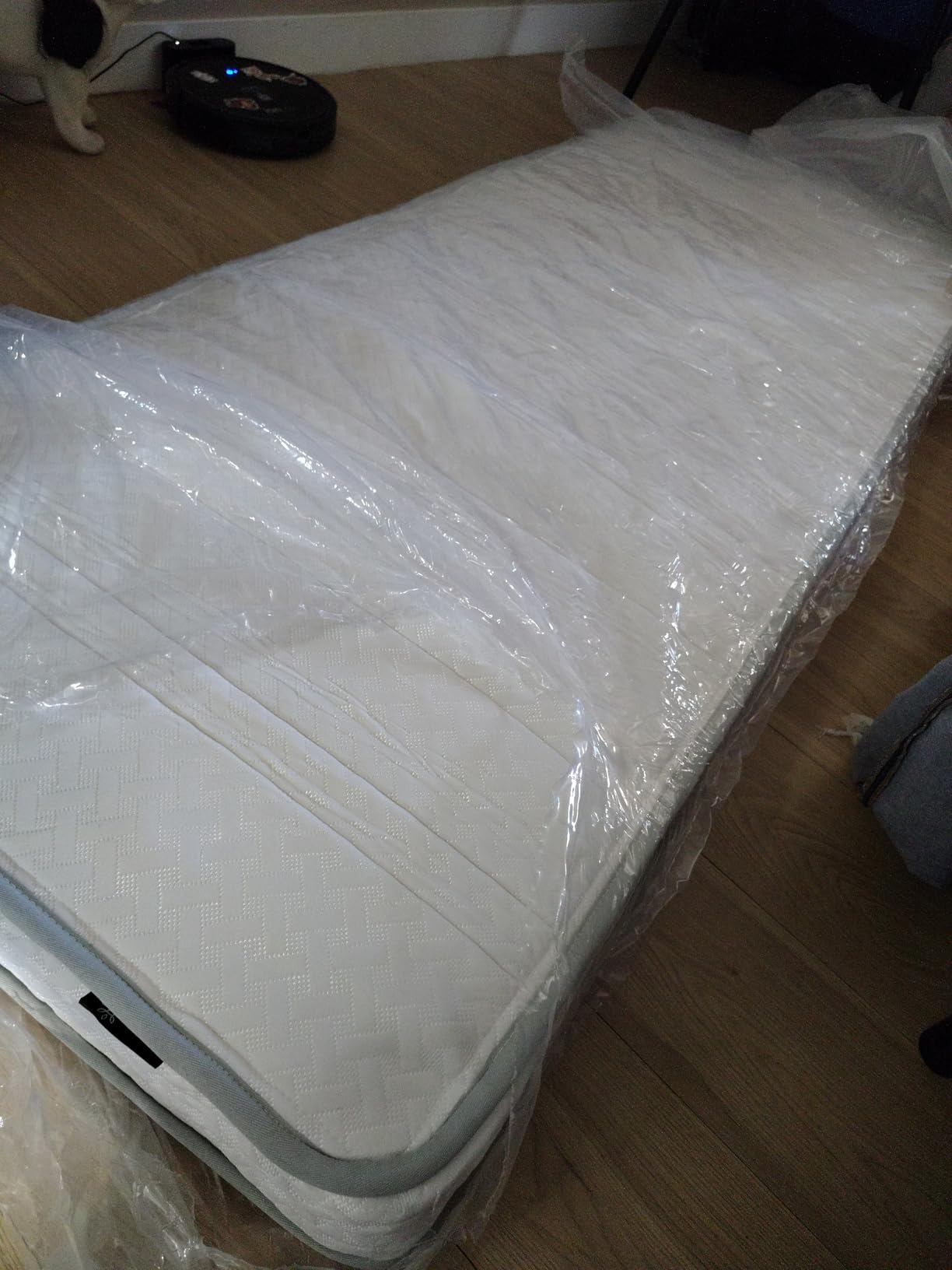 Zinus 6 Inch Twin Foam and Spring Hybrid Mattress, Medium Firm Feel | Fiberglass Free, Durable Support, Mattress in a Box, CertiPUR-US & OEKO-TEX Certified Safe Materials customer photo 1