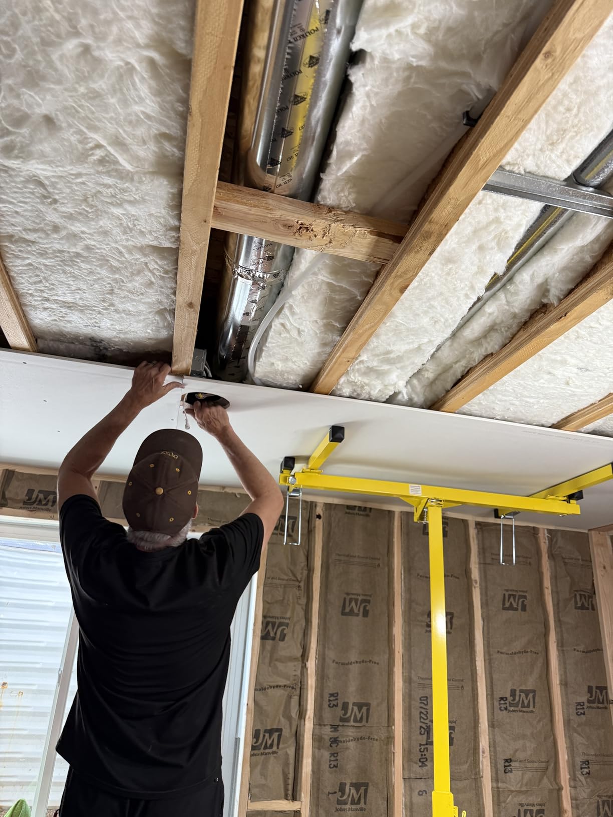 Stark USA 11-Foot Drywall Lift Hoist Panel Jack, Heavy-Duty Sheetrock Ceiling and Wall Lift with Telescoping Extension, Tilting Cradle, Locking Winch and Rolling Casters for Drywall Installation, Yellow customer photo 1