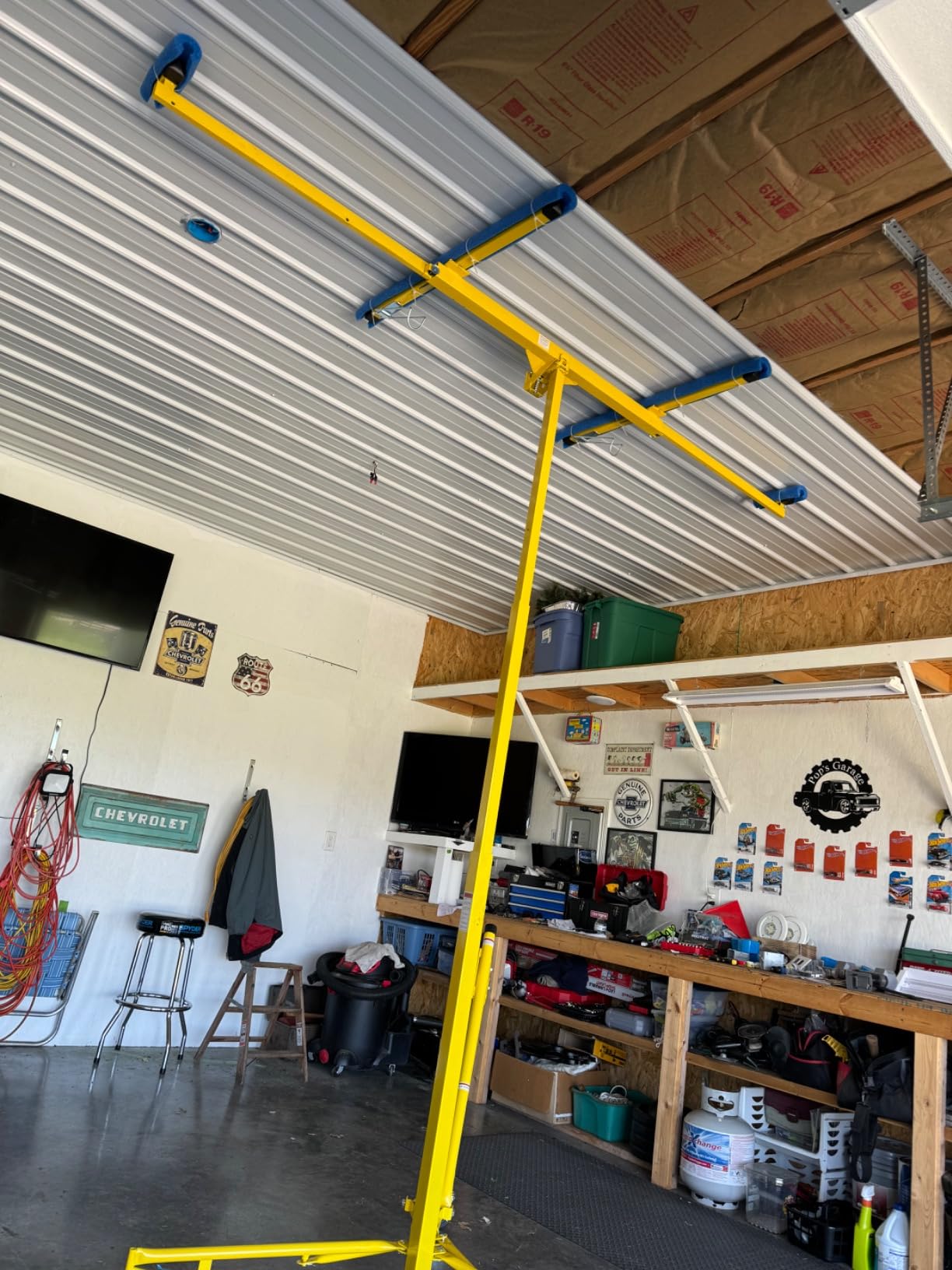 Stark USA 11-Foot Drywall Lift Hoist Panel Jack, Heavy-Duty Sheetrock Ceiling and Wall Lift with Telescoping Extension, Tilting Cradle, Locking Winch and Rolling Casters for Drywall Installation, Yellow customer photo 2