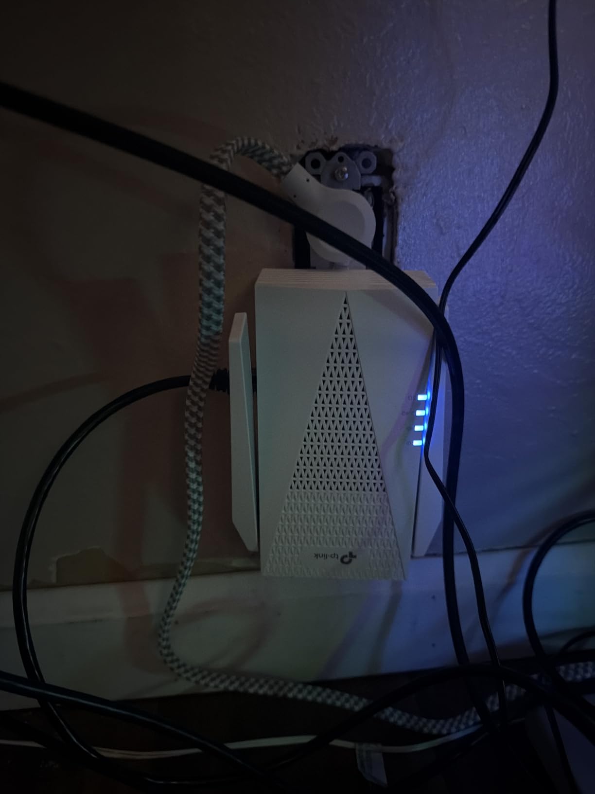 TP-Link RE615X AX1800 WiFi 6 Range Extender w/Ethernet Port | 1.8G Dual-Band Wireless Repeater Amplifier | Up to 2100 Sq. Ft., 64 Devices | Internet Signal Booster | APP Setup | EasyMesh Compatible customer photo 1