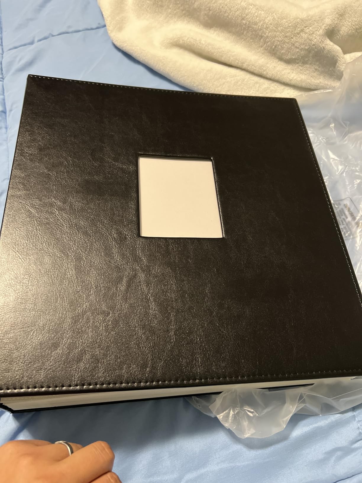 Aevdor Large Capacity 4x6 Photo Album, 1000 Photos, Leather Cover, Black | 3 Horizontal + 2 Vertical per Side, Acid-Free Black Inner Pages, Front Display Window, Family, Wedding & Everyday Photos customer photo 1