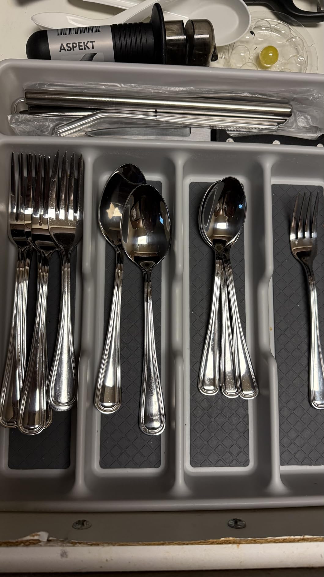 NICE KITCHEN 60 Piece Silverware Set for 12, Stainless Steel Flatware Set | Premium Eating Utensil Sets with Steak knives, Cutlery Tableware Service Include Fork Knife Spoon Set, Mirror Polished customer photo 1