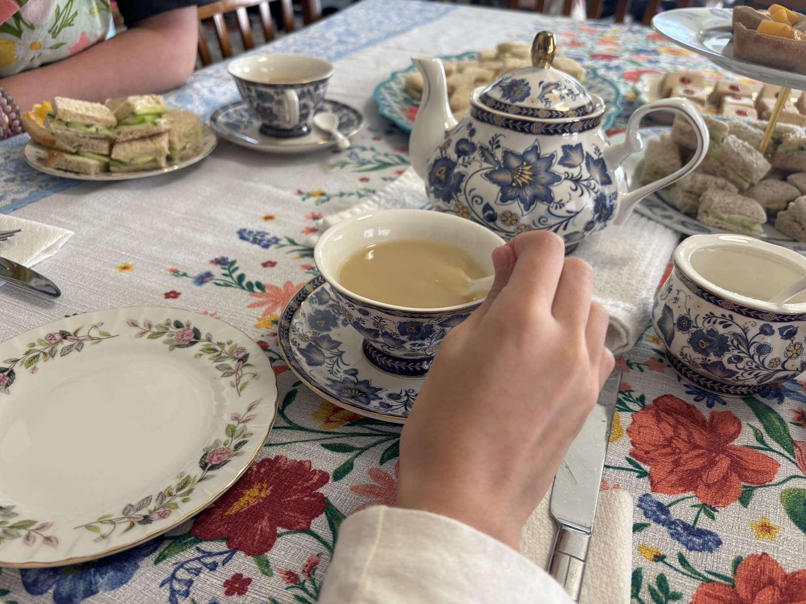 fanquare Porcelain Tea Sets,Blue British Coffee Cups& Saucer Service for 6, with Teapot,Sugar Bowl,Creamer Pitcher and Golden Metal Rack customer photo 1