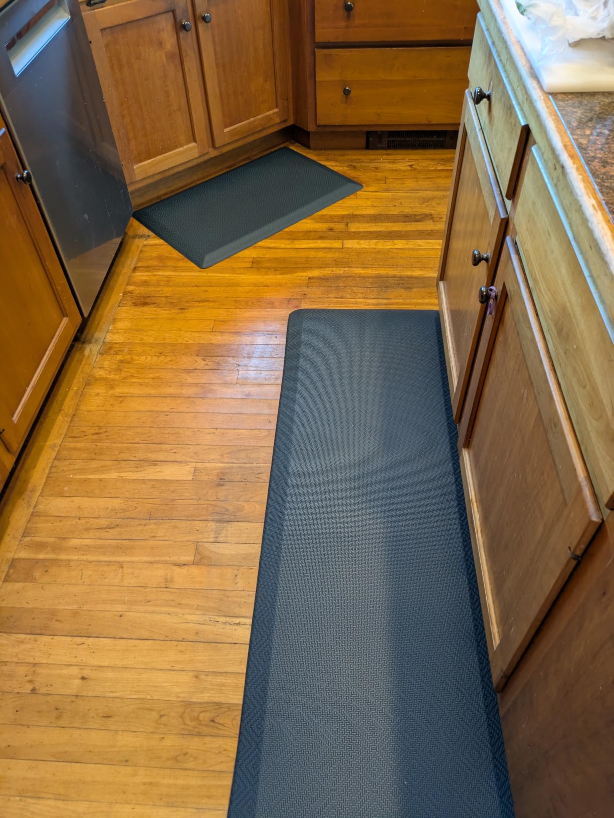 Ophanie Kitchen Mats for Floor, 3/4 inch Thick, 20x32 Anti Fatigue Cushioned Mat, Kitchen Rugs, Waterproof, Comfort Ergonomic Standing Mat for Office, Home, Sink with 99+ Pairs of Anti-Slip Bottom Ridges customer photo 2