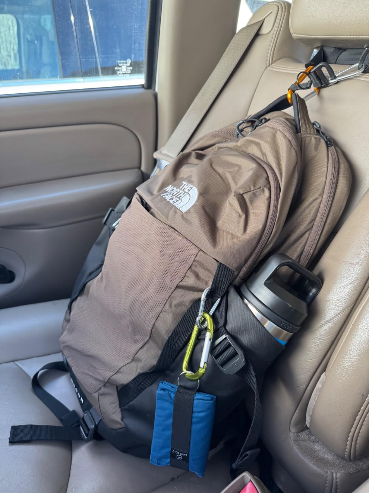 The North Face Recon Everyday Laptop Backpack, Blk/Blk-NPF, One Size | Daypack, Water Repellent, Laptop Sleeve, 2 Water Bottle Pockets customer photo 2