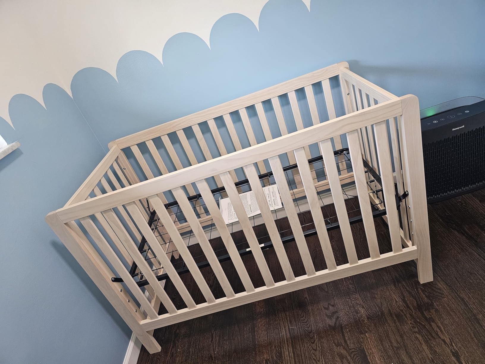 Carter's by Davinci Colby Low-Profile 4-in-1 Baby Crib, Walnut, GREENGUARD Certified customer photo 2