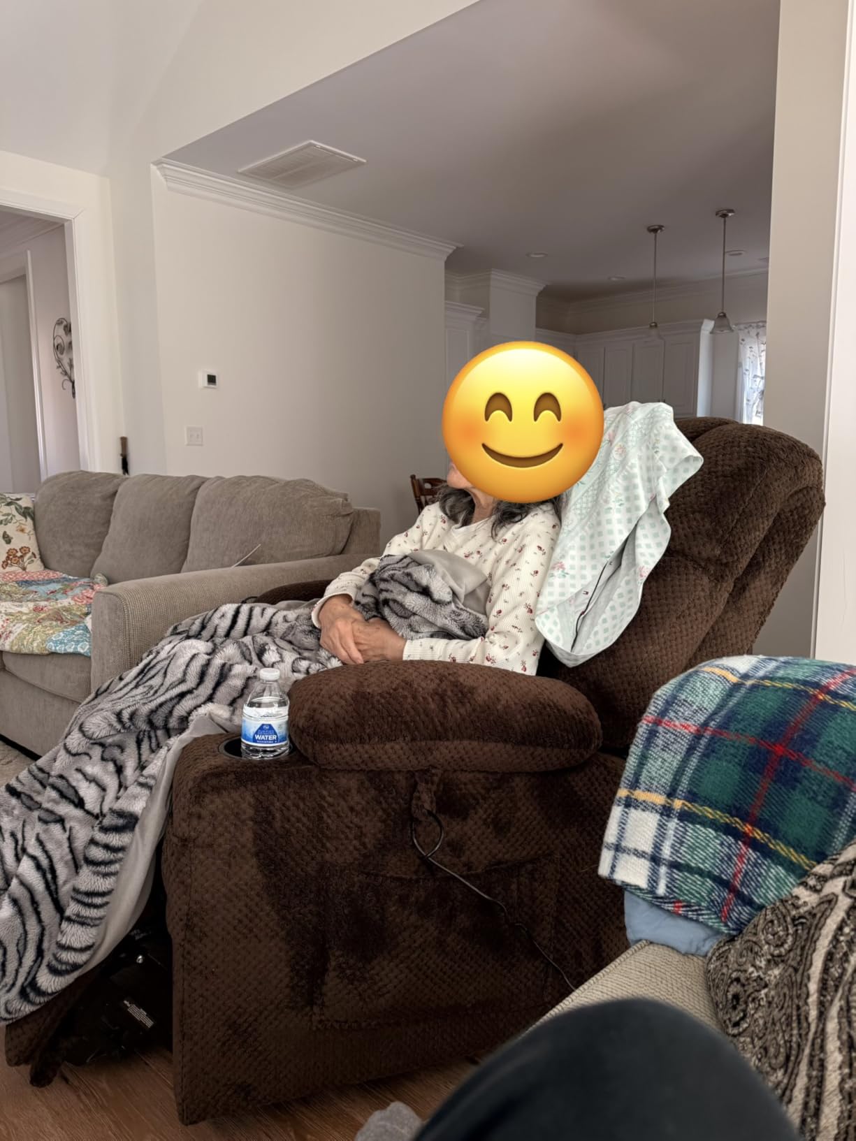 MCombo Dual Motor Power Lift Recliner Chair for Elderly R7897 (Medium-Wide) | Zero Gravity Lift Chair with Heat and Massage, Lift Recliner for Big man, Infinite Position, USB Ports, Fabric (Dark Gray) customer photo 1