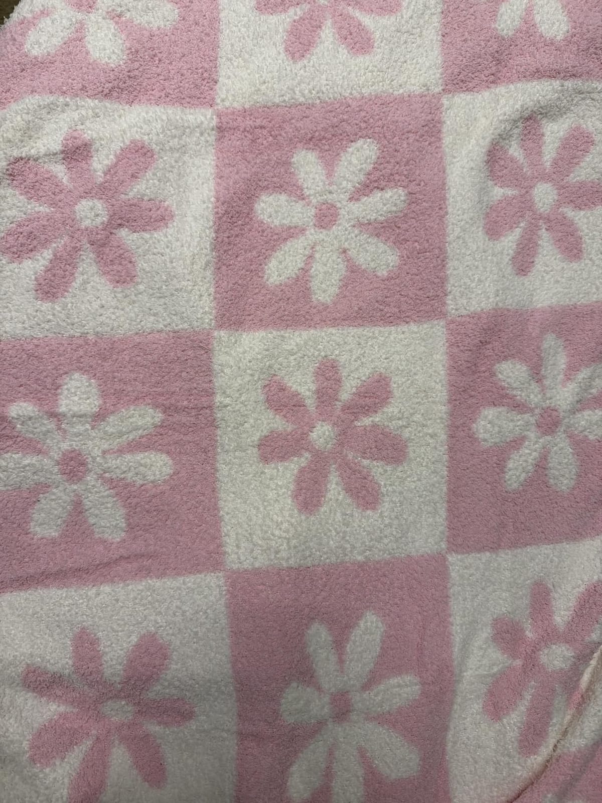 Snuggle Sac Checkered Blanket, Beige Throw Blanket for Couch Plaid Microfiber Fluffy Warm Cozy Fuzzy Soft Throw Blanket Reversible Checkered Blankets for Sofa, Chair, Bed, 50x60 inches customer photo 2