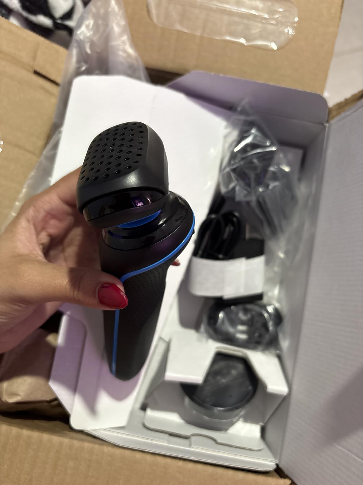 Braun Electric Shaver for Men, Series 5 5150cs, Wet & Dry Razor, Turbo Shaving Mode, Foil Shaver, with Beard Trimmer, Body Groomer and Charging Stand, Blue customer photo 1