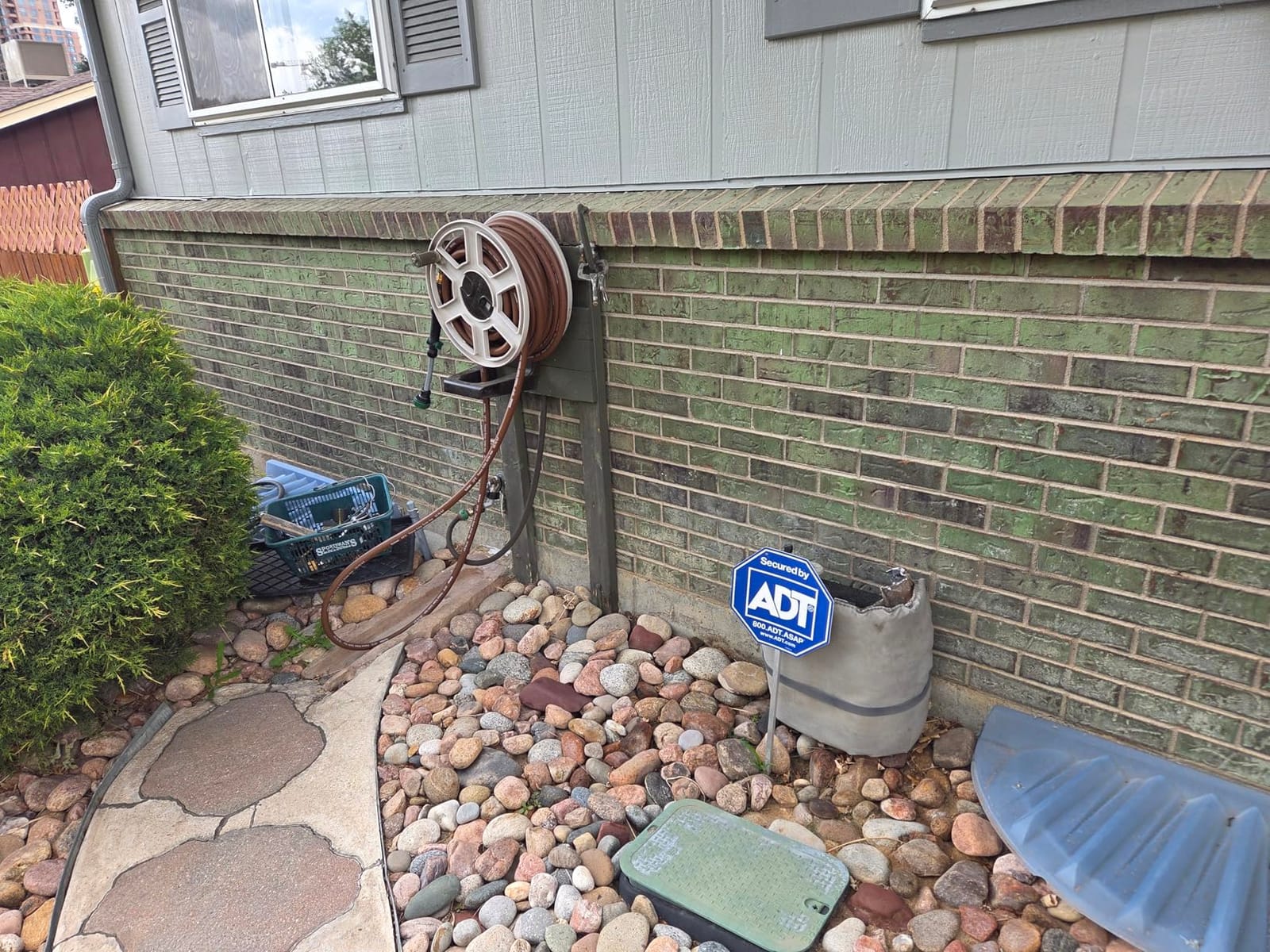Guitrees 50FT 5/8 Heavy Duty Rubber Garden Hose - 300psi Working, 1000psi Burst - Hot/Cold Water - Five-Layered Braiding for Durability - Versatile for Gardening, Agriculture, Construction (Black) customer photo 1