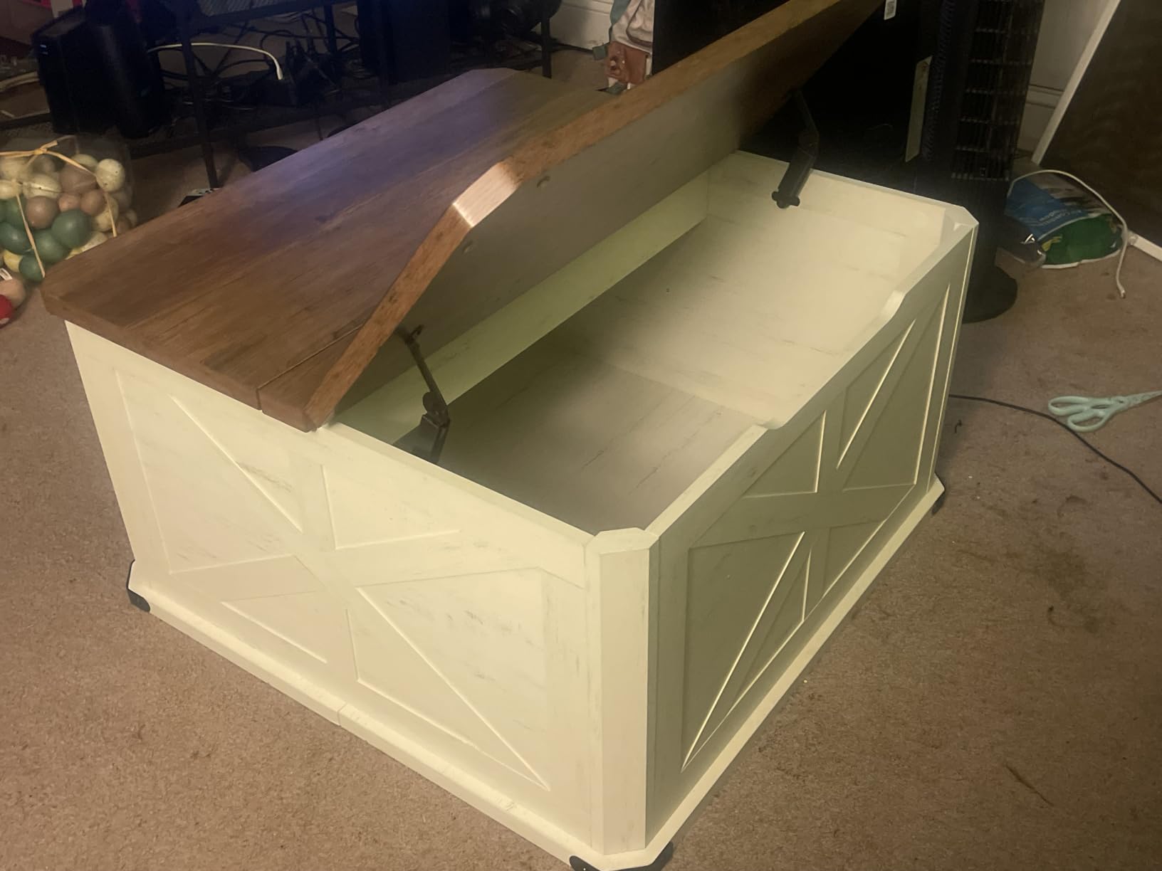 VASAGLE Farmhouse Coffee Table with Storage, Flip-Top Lids customer photo 1