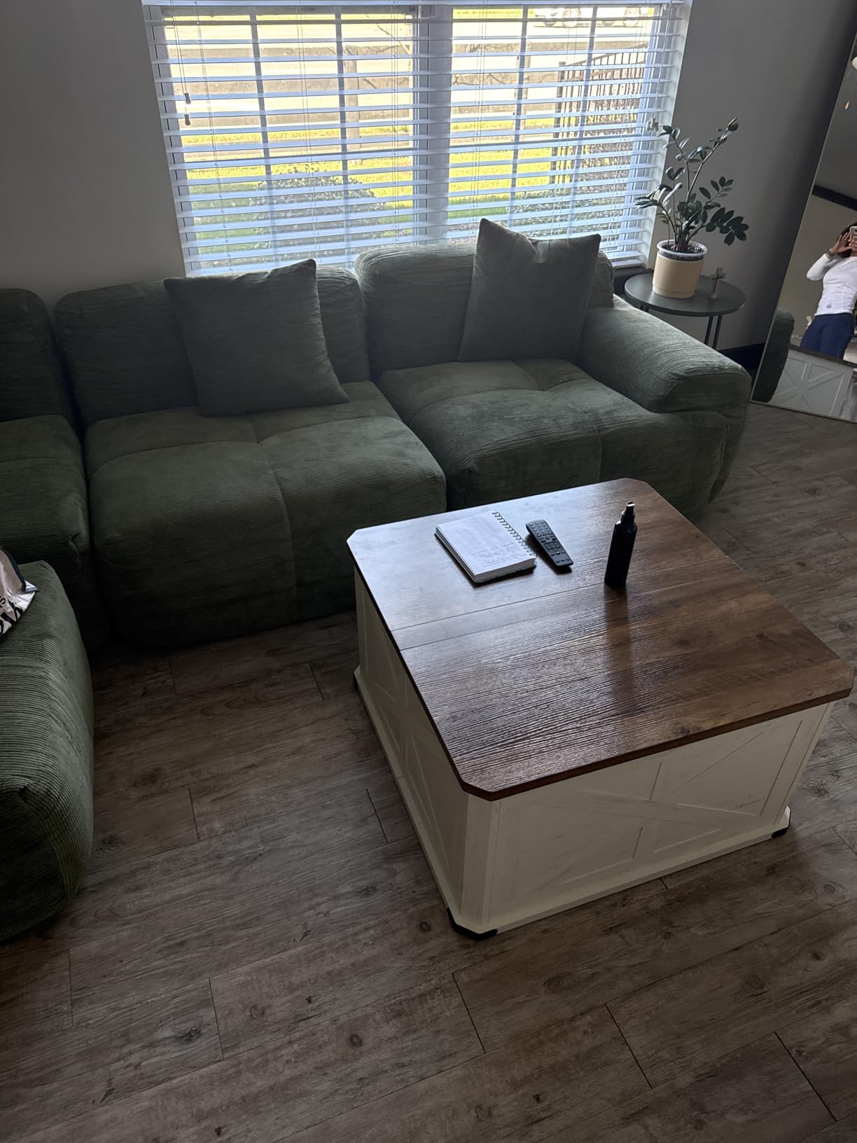 VASAGLE Farmhouse Coffee Table with Storage, Flip-Top Lids customer photo 2