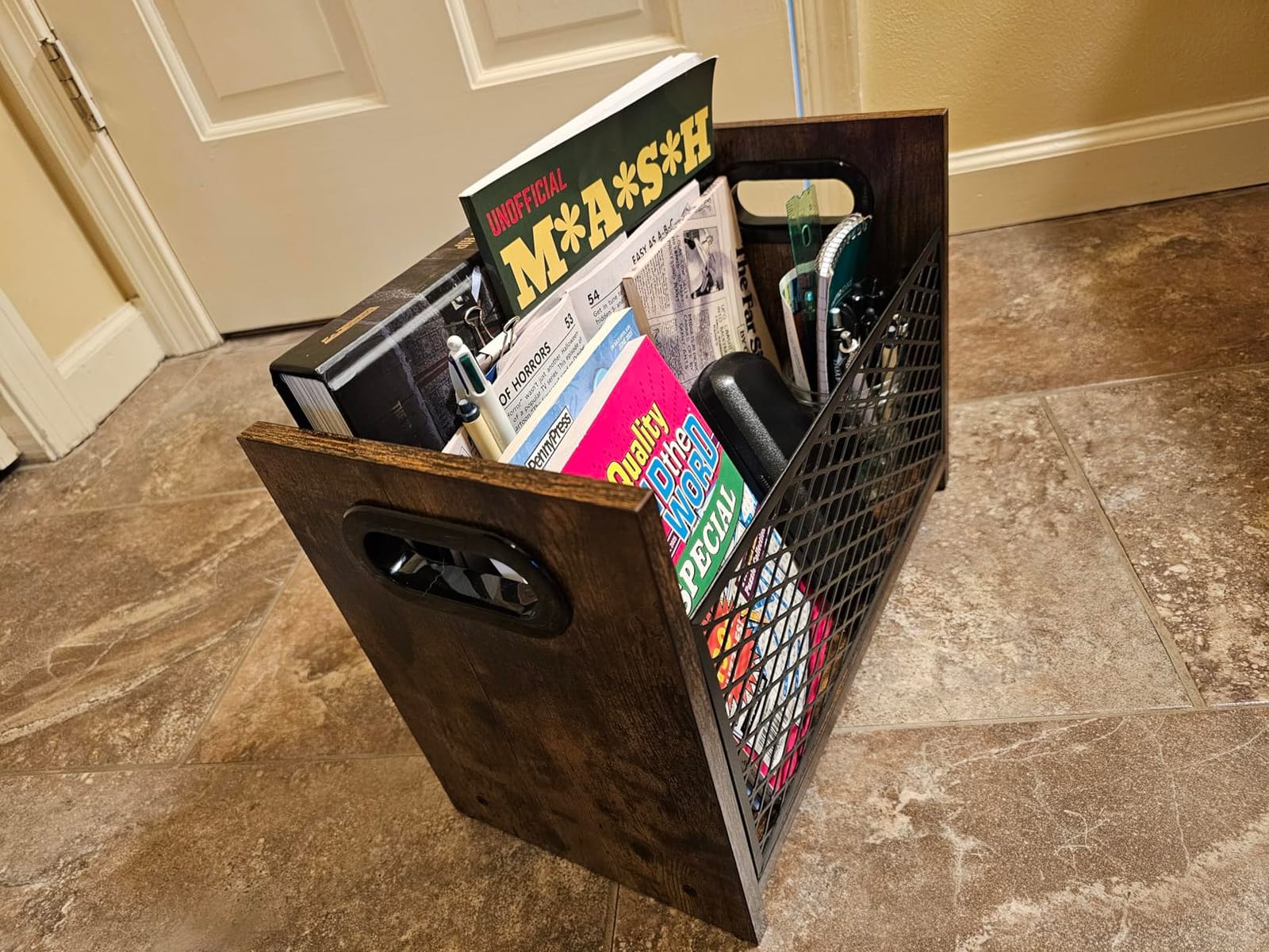 YINMIT Magazine Holder, Magazine Rack Floor, Magazine Storage Basket, File Holder Organizer, Folder Organizer for Magazines, Books, Newspapers, Tablets (Medium) customer photo 2
