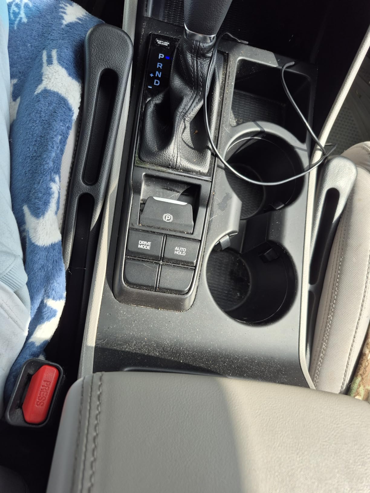 2PCS Car Seat Gap Filler Organizer with Phone Holder, [Upgrade Version] Car Seat Gap Organizer for Prevent Falling, Essential Car Accessories Car Side Seat Gap Filler (Black) customer photo 1