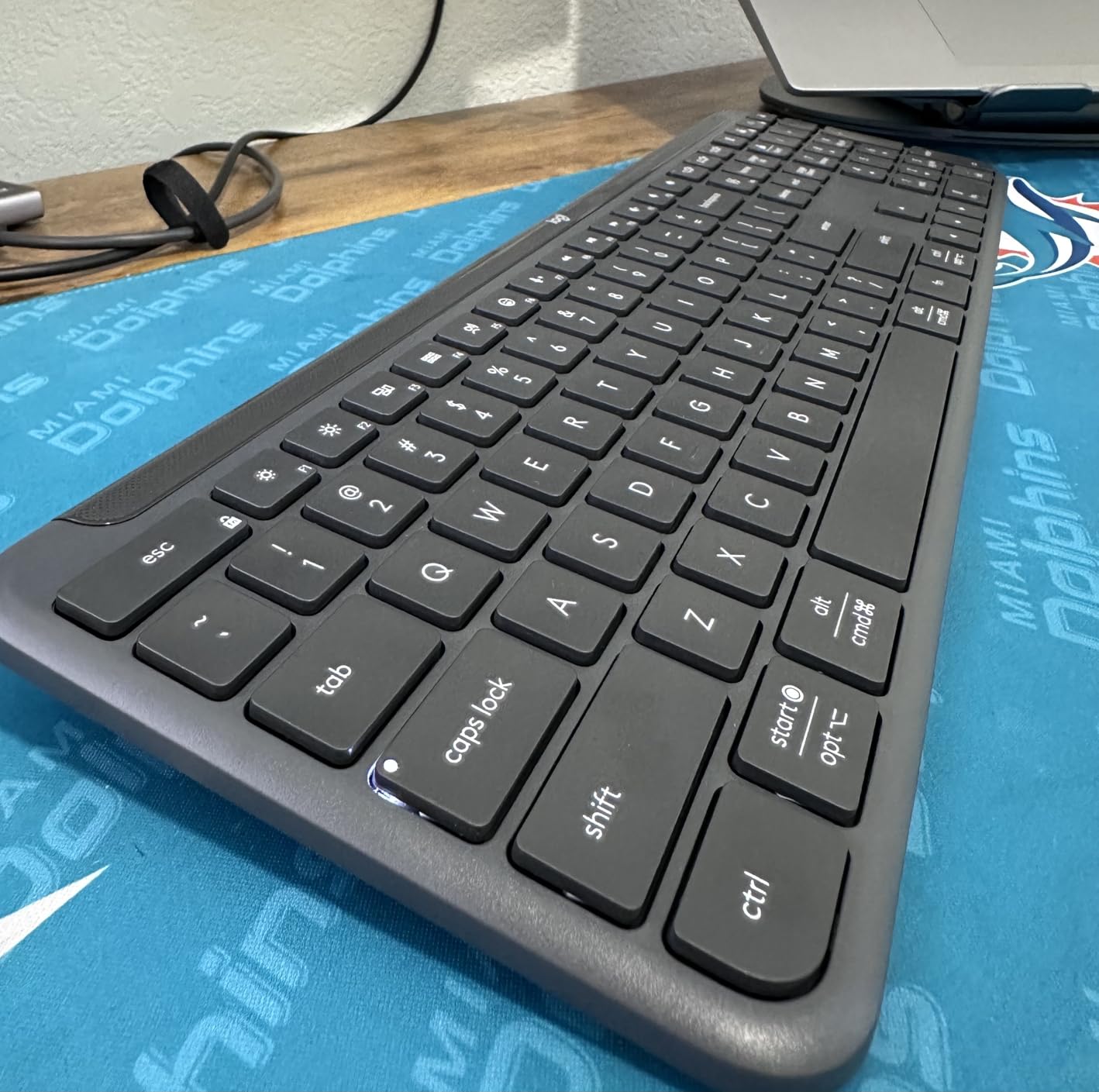 Logitech Signature Slim K950 Wireless Keyboard with Quiet Typing - Graphite customer photo 1