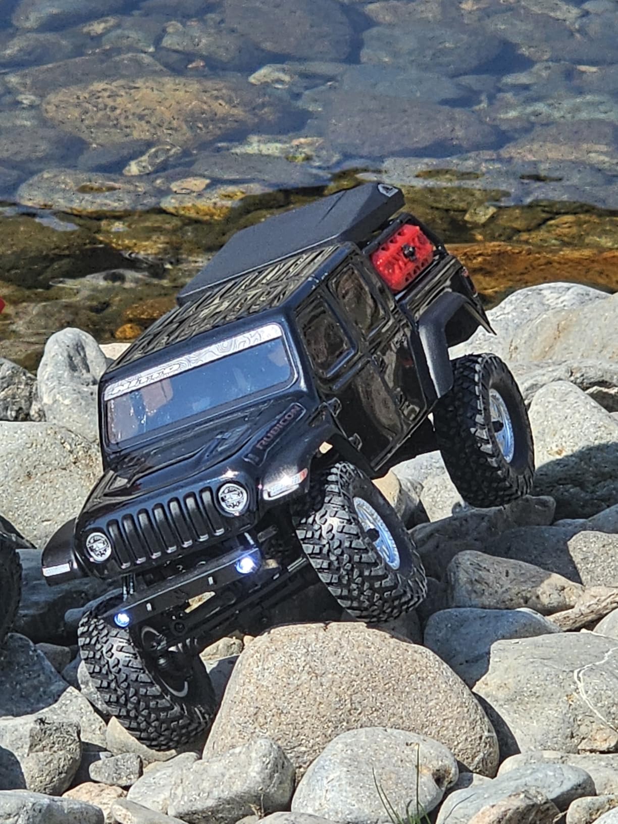 Axial SCX24 Jeep Gladiator RC Truck 4WD Rock Crawler Green AXI00005V2T3 customer photo 2
