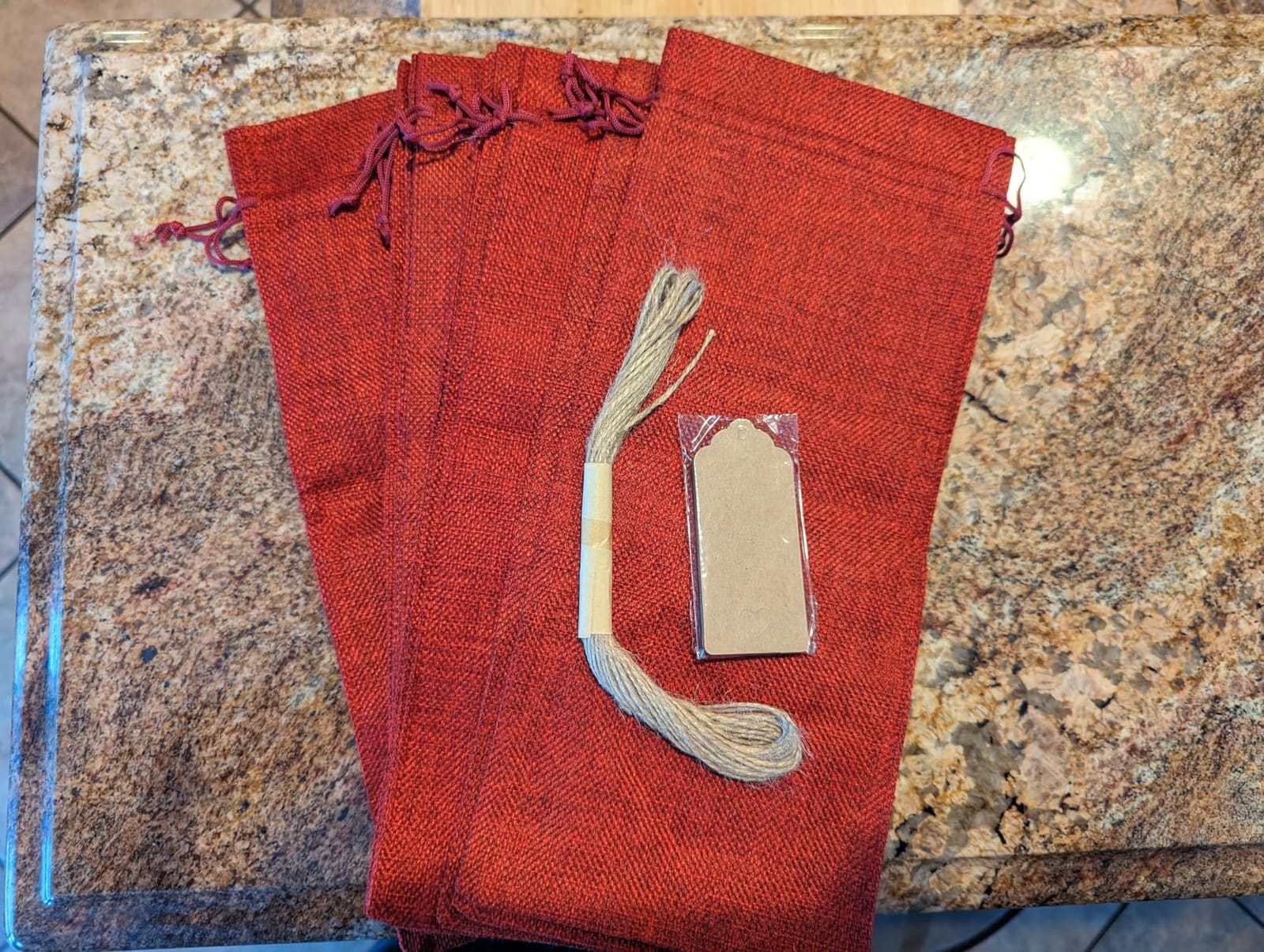 Sailup Burlap Wine Bags 12 Pcs Wine Bottle Gift Bags With Drawstrings Tags & Ropes, Reusable Gift Bag for Weddings, Holiday Party Birthdays, Christmas, Travel, Blind Tastings, Home Storage 750ml customer photo 1