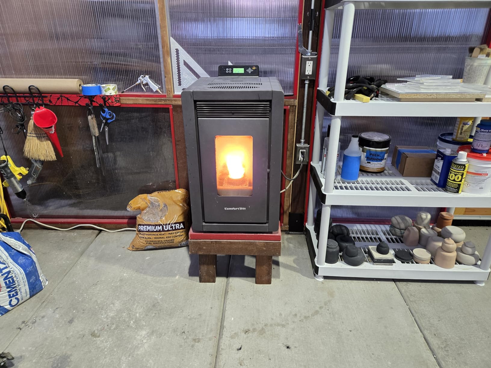 Comfortbilt Small Mini Pellet Stove HP 40 1,500 ft² 25 LB Hopper Alpine Series, Black customer photo 1