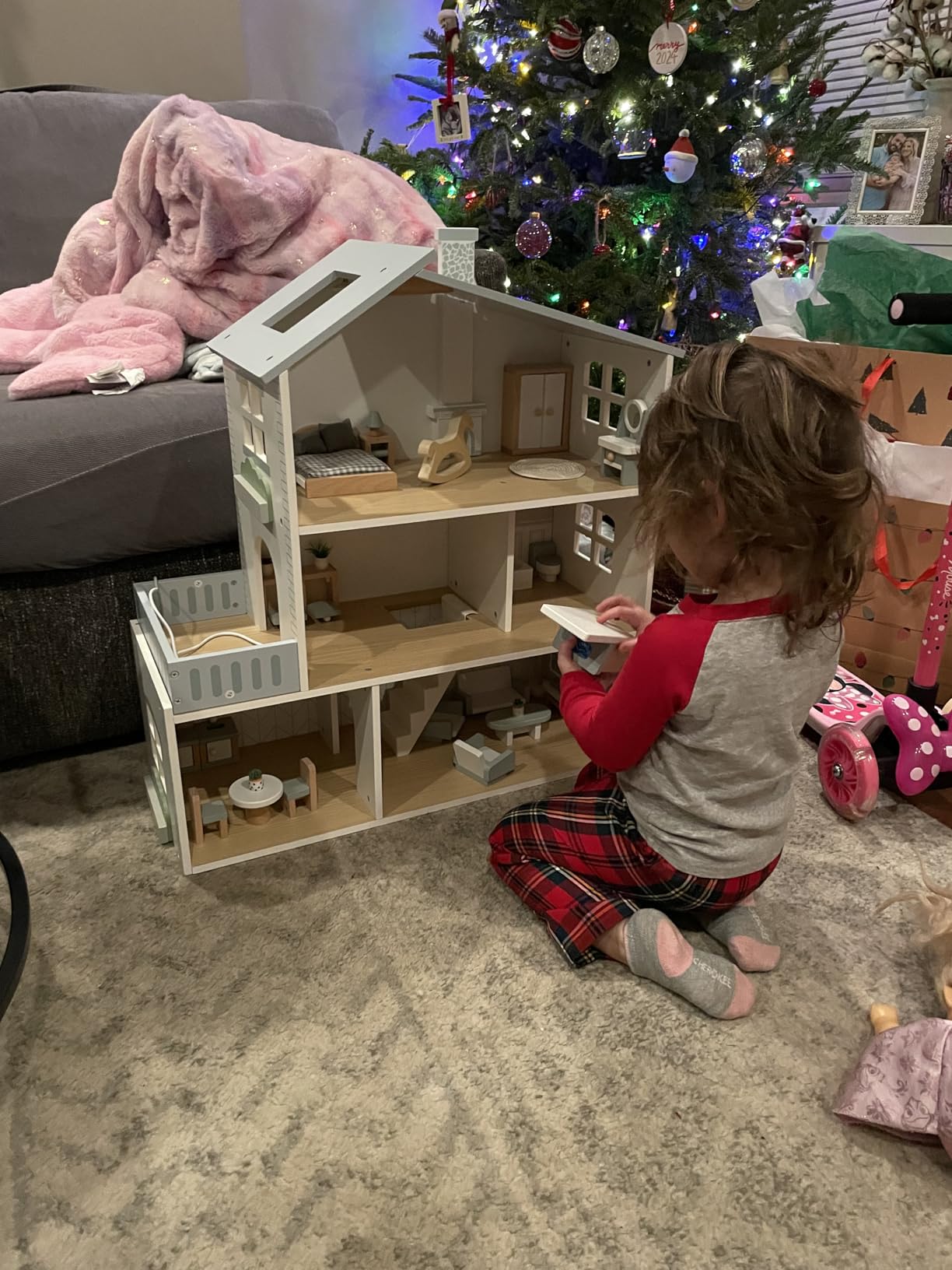 ROBOTIME Wooden Dollhouse, Wooden Doll House with 29 Pieces of Furniture, 6 Rooms Fits 4-6 Inch Dolls, Gift for Kids Ages 3+ customer photo 1