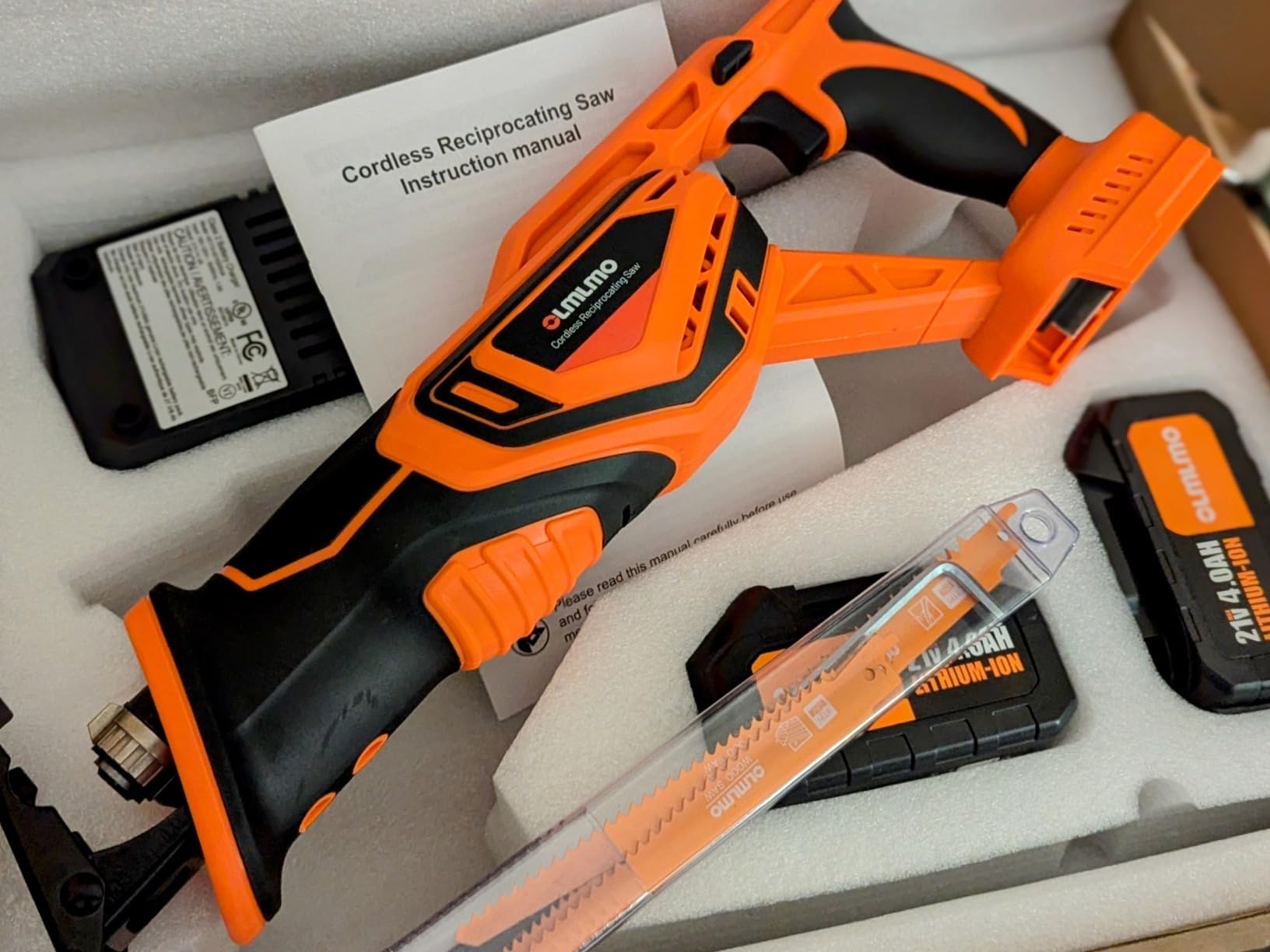 Cordless Reciprocating Saw With 8 Blades - 2x4000mAh Batteries, Brushless Motor, Variable Speed 0-3200 SPM, Tool-Free Blade Change, Power Reciprocating Saw for PVC Wood, Metal Cutting DIY customer photo 1