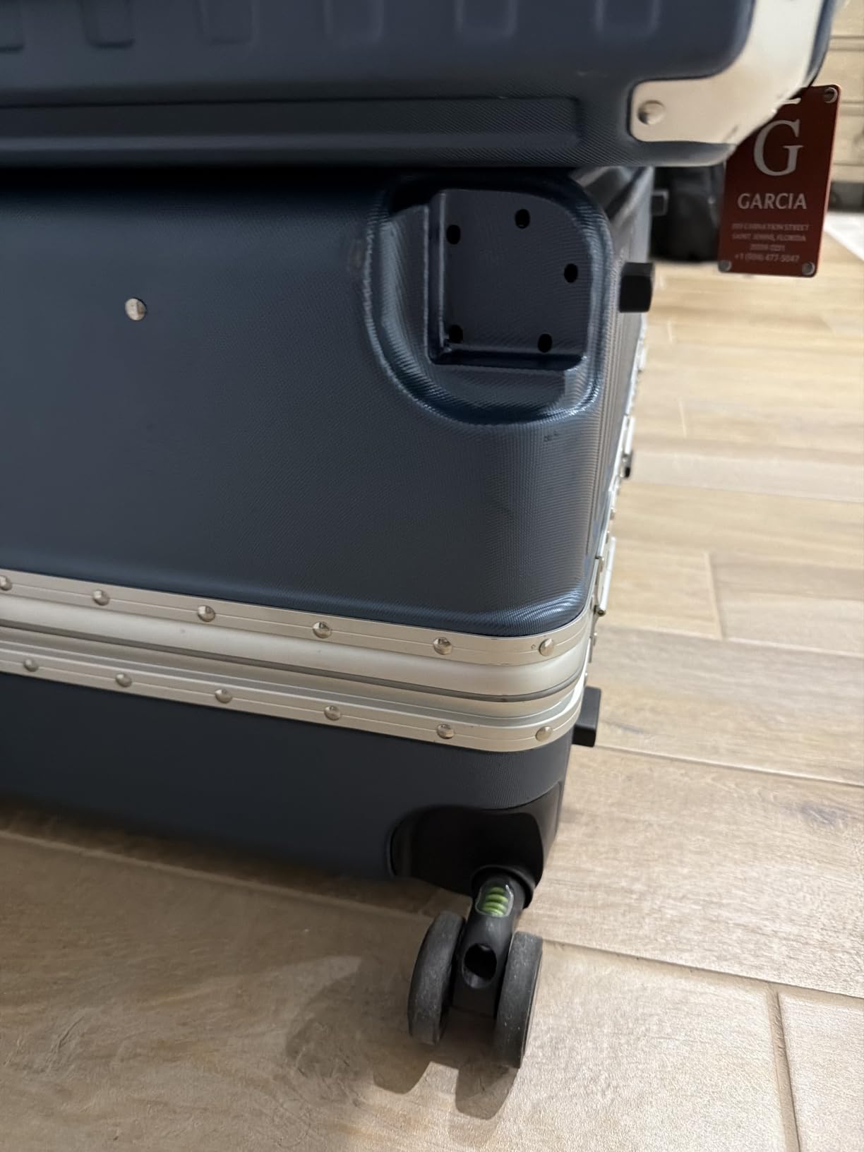LUGGEX Checked Suitcase with Spinner Wheels, 8010S Aluminum Frame Zipperless Polycarbonate Hard Shell Suitcase (ZX-Core, Charcoal Metallic, 28 Inch) customer photo 2
