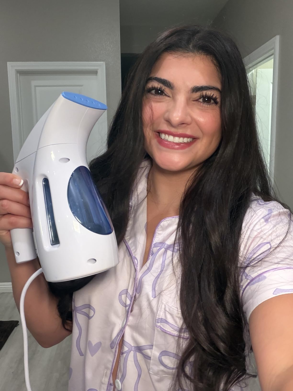 HiLIFE Steamer for Clothes, Portable Handheld Design, 240ml Big Capacity, 700W, Strong Penetrating Steam, Removes Wrinkle, for Home, Office (ONLY FOR 120V)-Black customer photo 1