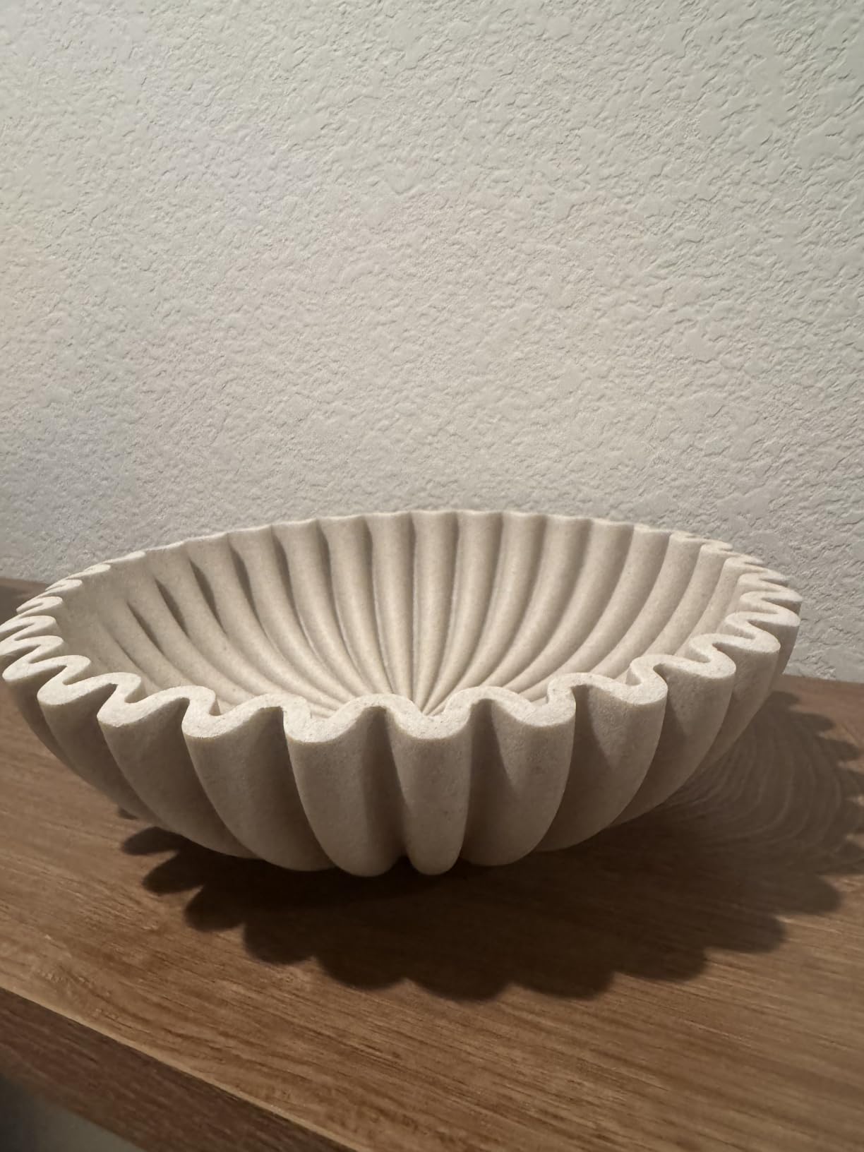 YMXYJM Large Decorative Bowl, Modern Handicraft Bowls for Home Decor, Fruit Bowl for Kitchen Counter, Ruffle Decor, Stylish Key Bowl for Entry Table, Artificial Stone Beige customer photo 2