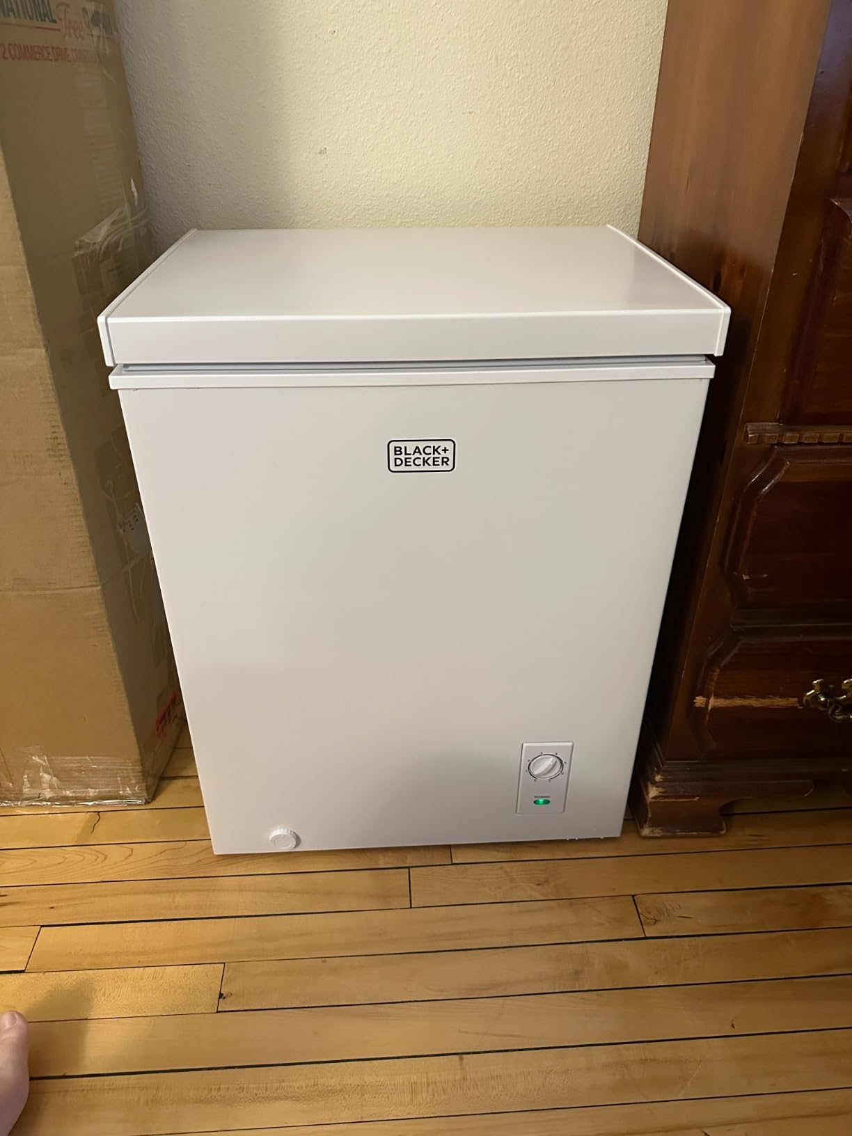BLACK+DECKER 19.8 Cu. Ft. Chest Freezer, R600a Refrigerant, BCF1980E, White customer photo 2