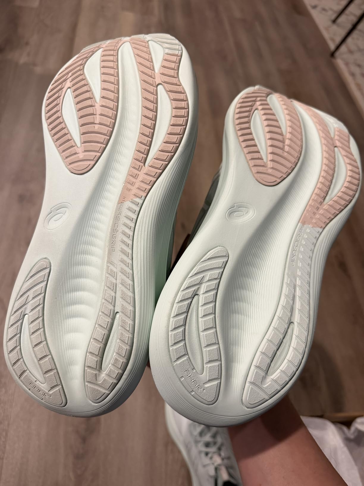 Men's Gel-Nimbus 27 Running Shoes customer photo 2