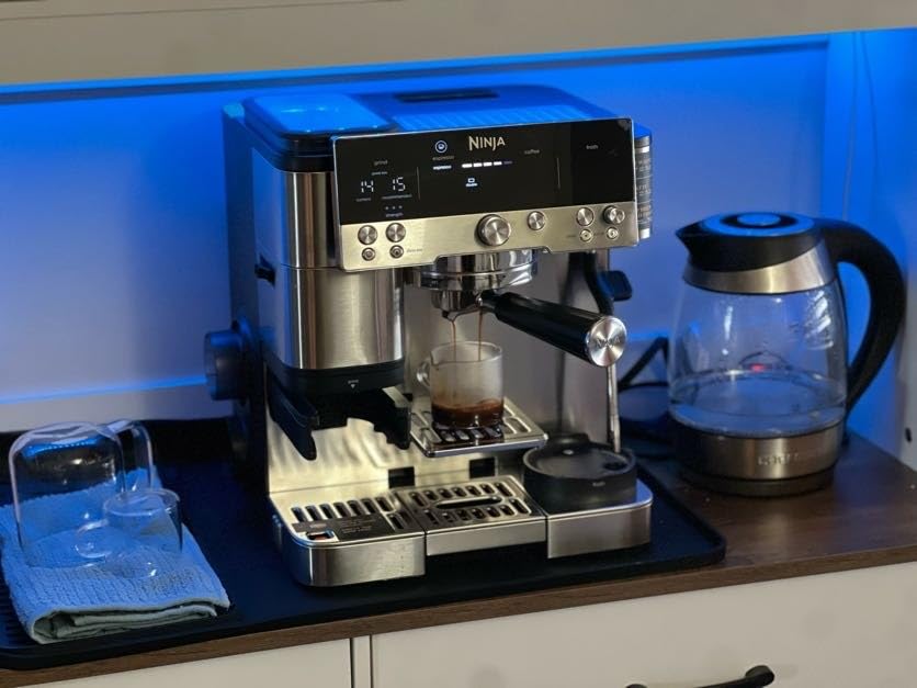 Ninja Luxe Café Premier 3-in-1 Espresso Machine, Drip Coffee, & Cold Brew | Built-in Grinder, Hands-Free Milk Frother, and Assisted Tamper for Cappuccinos & Lattes, Stainless Steel, ES601 customer photo 2