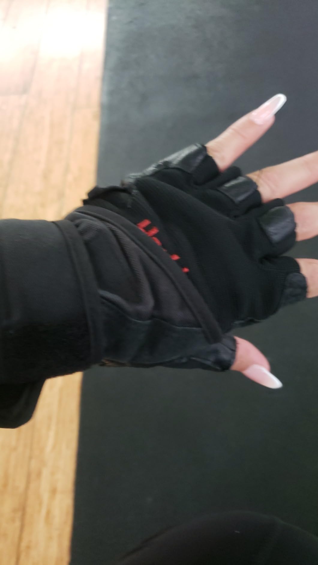 Harbinger Pro Wristwrap Gloves 3.0 - Enhanced Grip, Superior Wrist Support, Breathable 4-Way Stretch Lycra, Durable Leather Palm customer photo 2