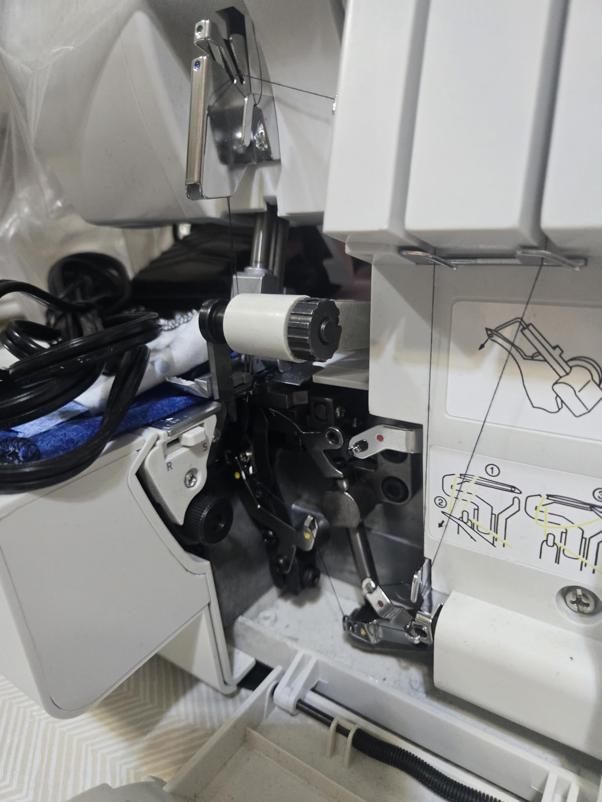 FEIYUE FY505 Serger Overlock Machine, 2/3/4 Thread Capability, Built-In Rolled Hem, Heavy-Duty Metal Frame, Adjustable Differential Feed customer photo 1
