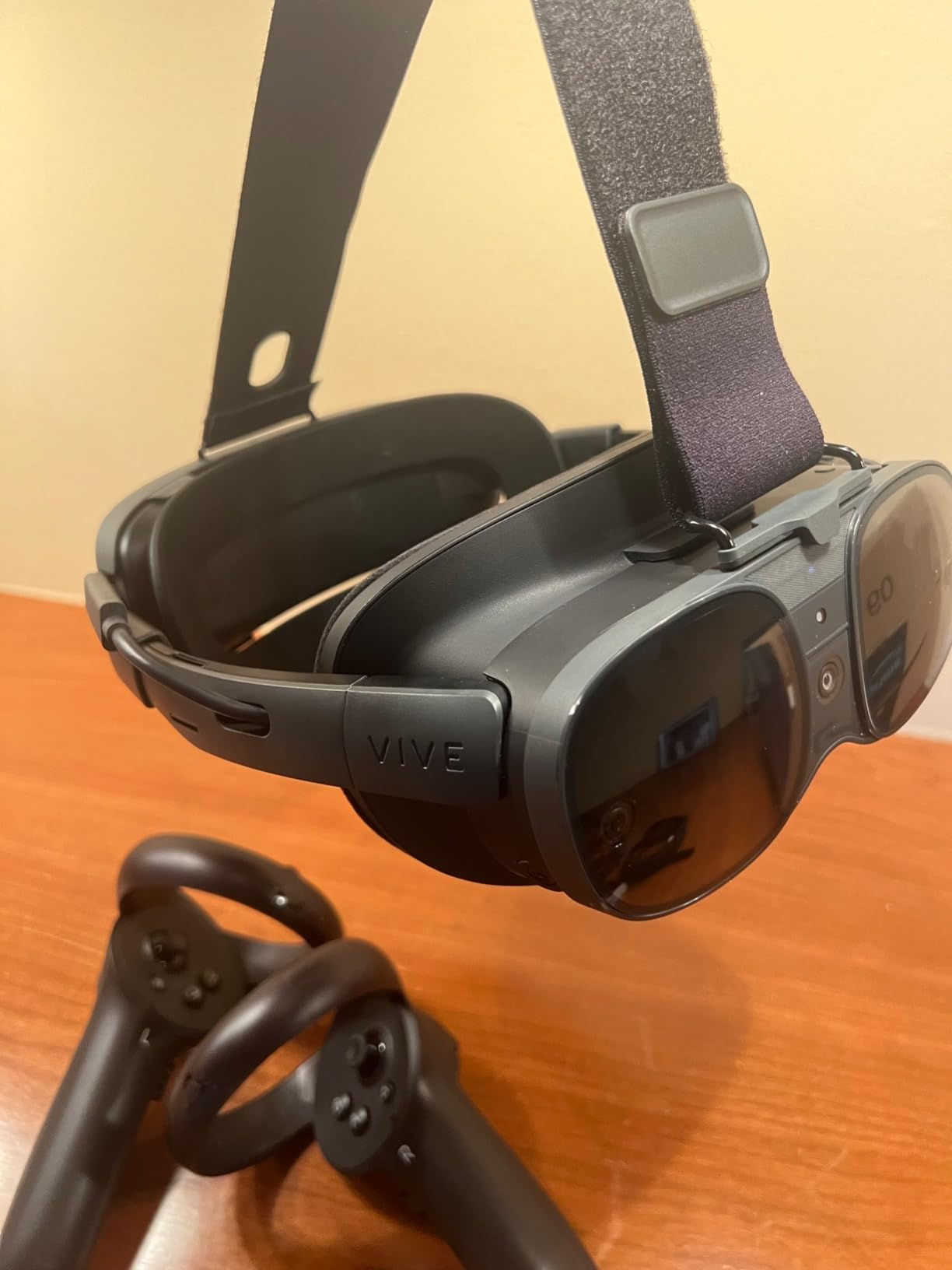 HTC Vive XR Elite with Deluxe Pack - Mixed Reality and PC VR Headset + Controllers customer photo 1
