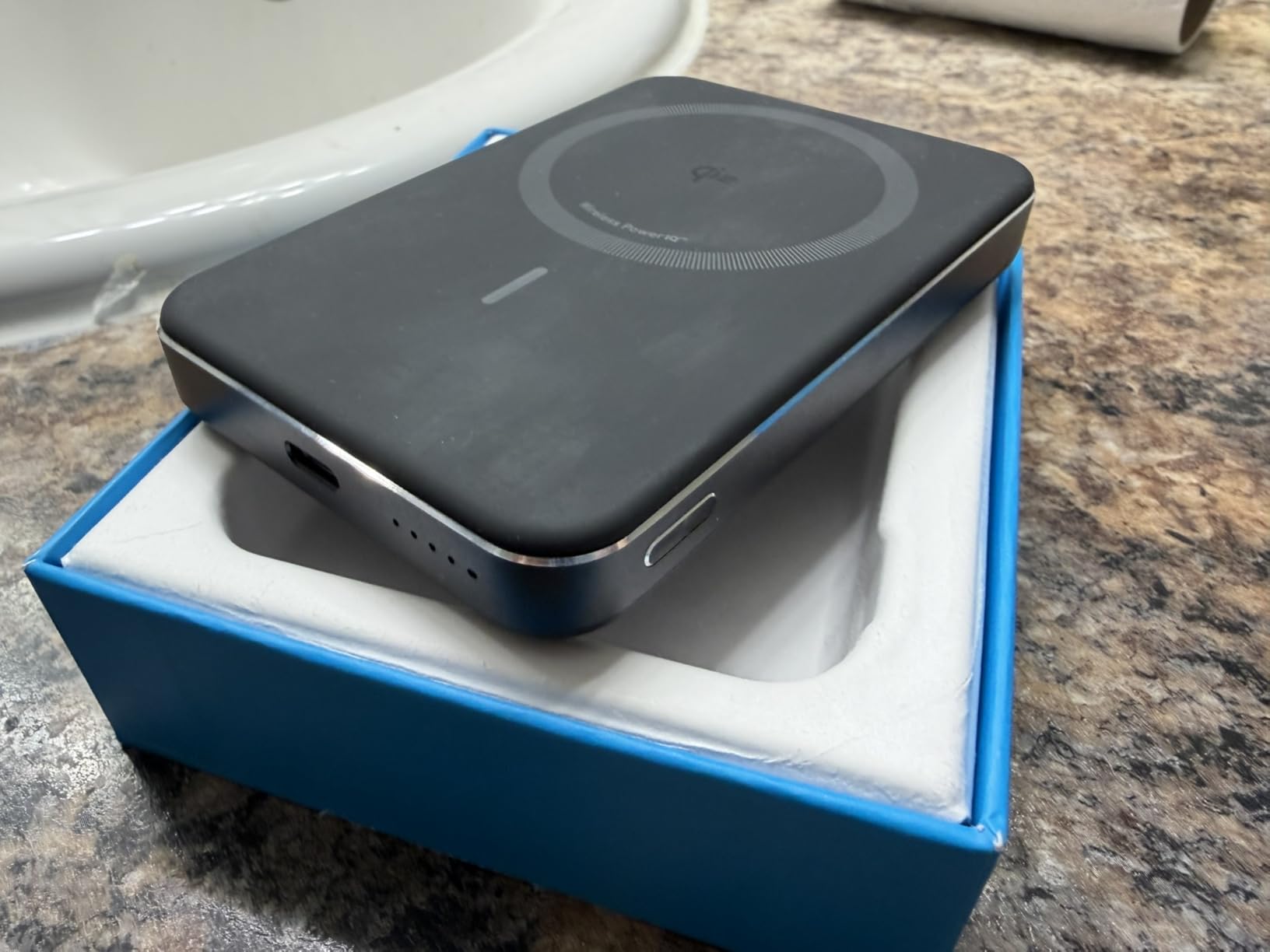 Anker MagGo Power Bank, Slim 10,000mAh Magnetic Battery Pack, Qi2 Certified 15W Ultra-Fast MagSafe Compatible Portable Charger, Ergonomic Design, for iPhone 12/13/14/15/16 Series, and More customer photo 2