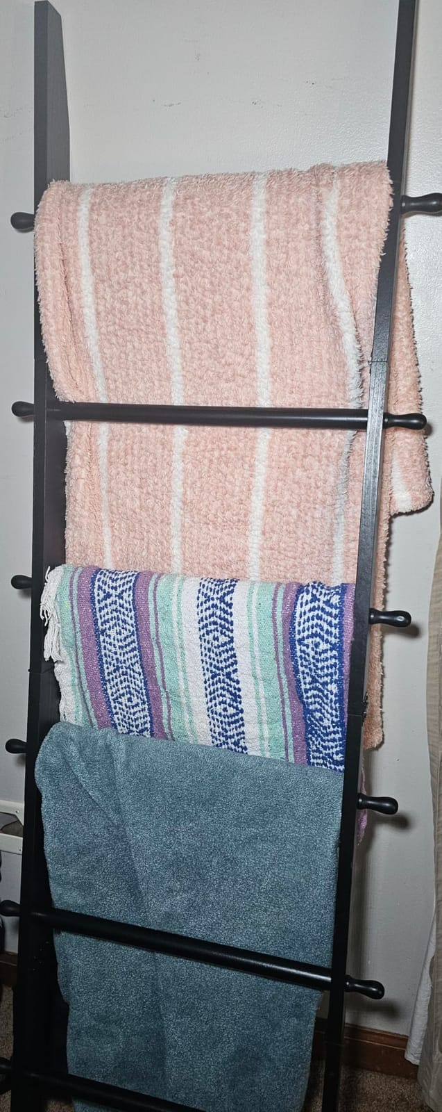 TEAKMAMA 6-Tier 5.4ft Blanket Ladder with Hanging Knobs Rustic Brown | Farmhouse Wall Leaning Solid Wood Scratch & Slip Proof Quilt Rack, Living Room Bedroom Bathroom, Xmas Deco, Easy Setup customer photo 1