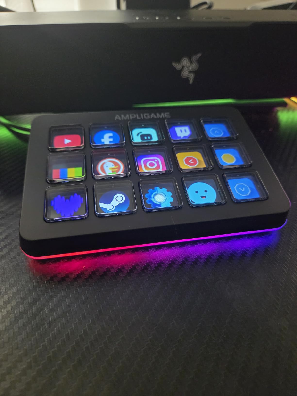 FIFINE AmpliGame Stream Controller with 15 Macro Keys (D6) customer photo 1
