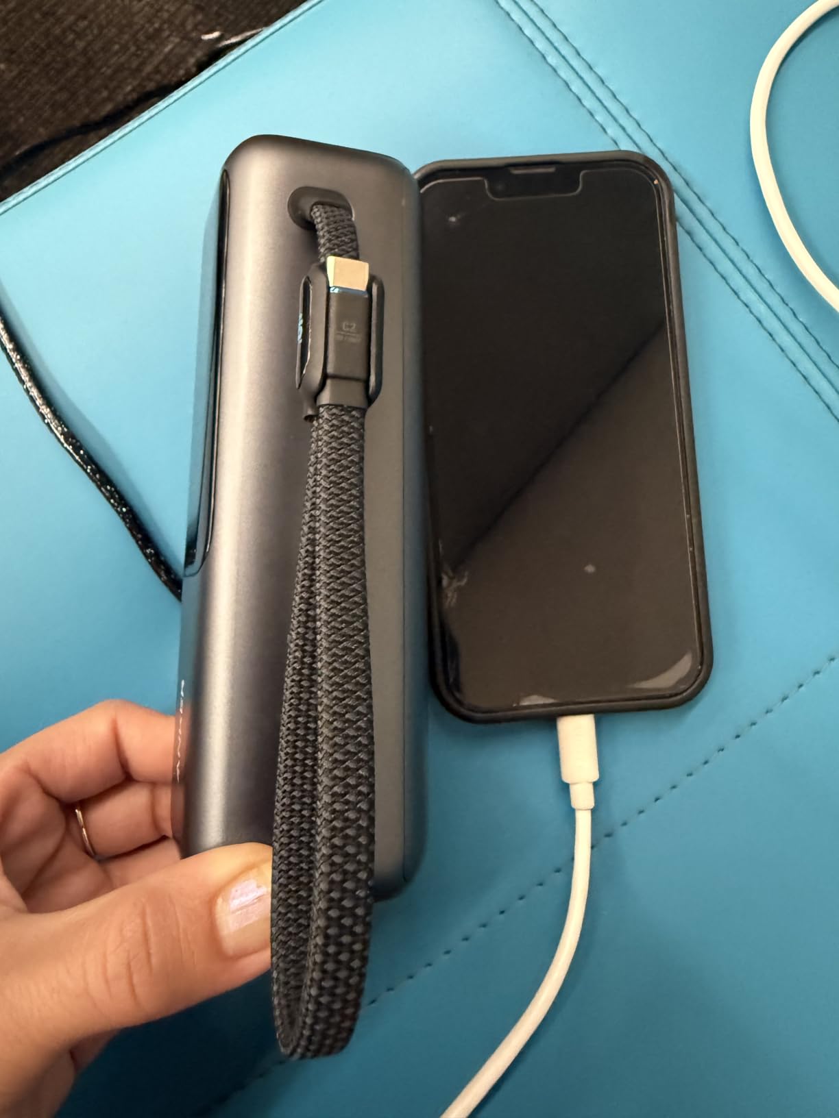 Anker Laptop Power Bank, 25,000mAh Travel Essential with 165W Total Output | 3 USB-C Ports with 100W Max Each, Built-In Retractable Cables, Flight-Ready, for iPhone 17 Series, MacBook, and More customer photo 2