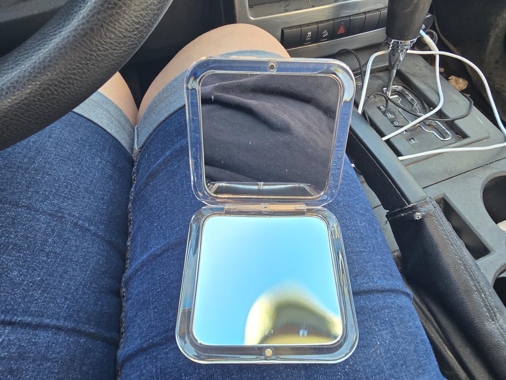 MIYADIVA Compact Mirror, 30X Magnifying Mirror, Pocket Mirror for Purse, Travel Makeup Mirror with 30X/1X Magnification, Travel Essentials Mirrors, Precision Tweezers, Present for Girls customer photo 1