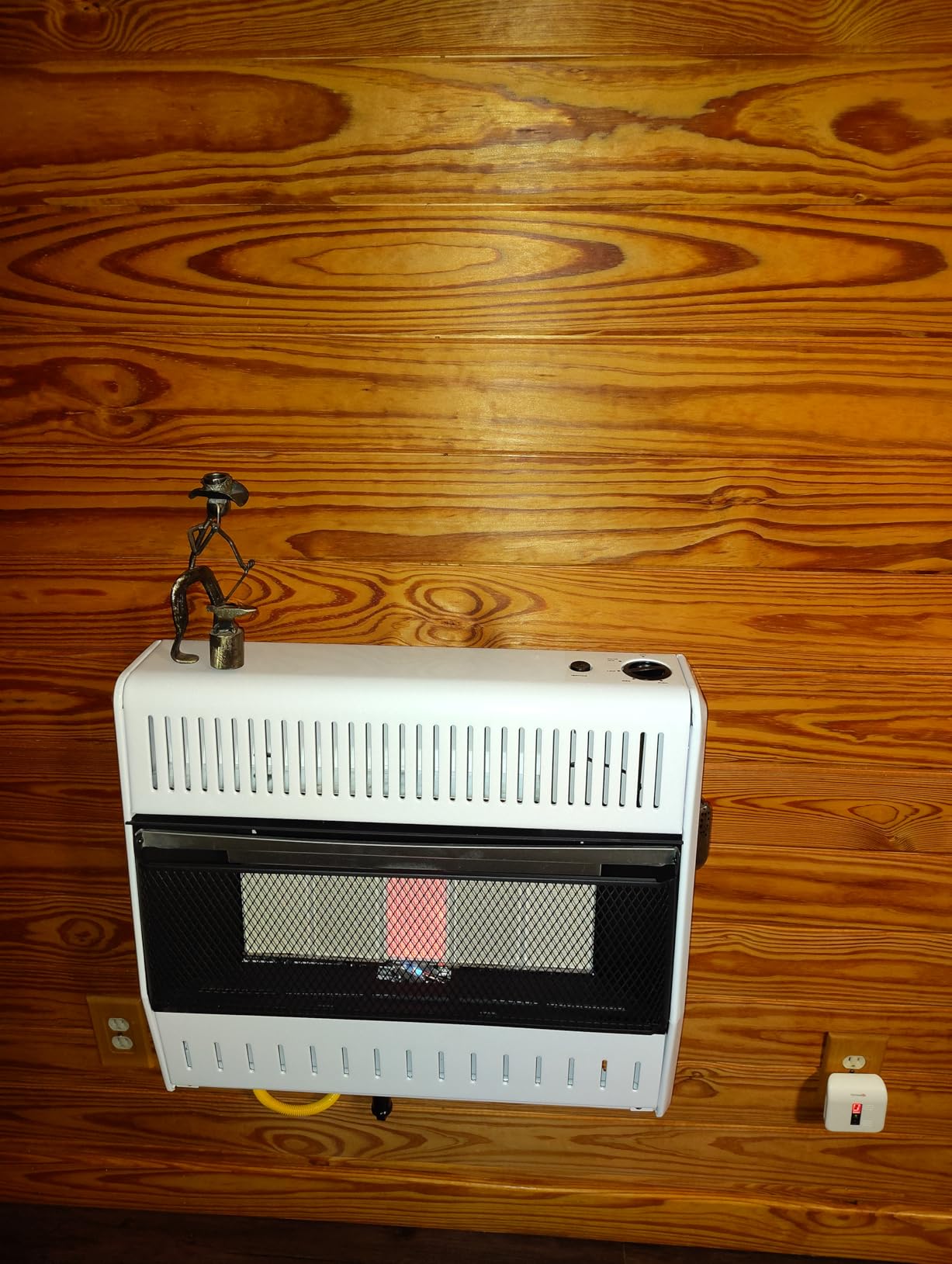 ProCom Heating Liquid Propane Ventless Infrared Plaque Heater With Base Feet - 25,000 BTU, Manual Control - Model# ML250HPA-B customer photo 1