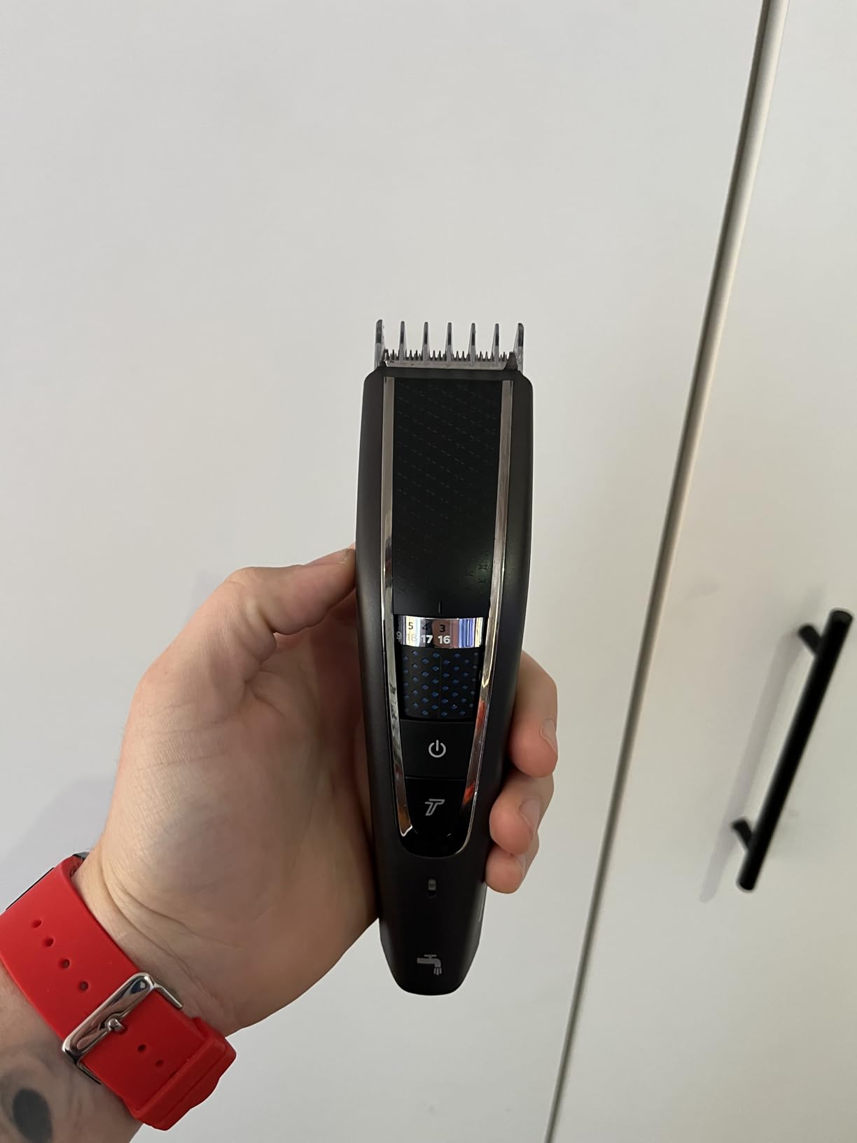 Philips Hair Clipper 7000 Series, Hair and Beard Trimmer, Precision Dial, PowerAdapt Sensor, Trim-and-Flow, DualCut, DuraPower, 28 Length Settings, 90 Min. Runtime, Model HC7650/40 customer photo 1