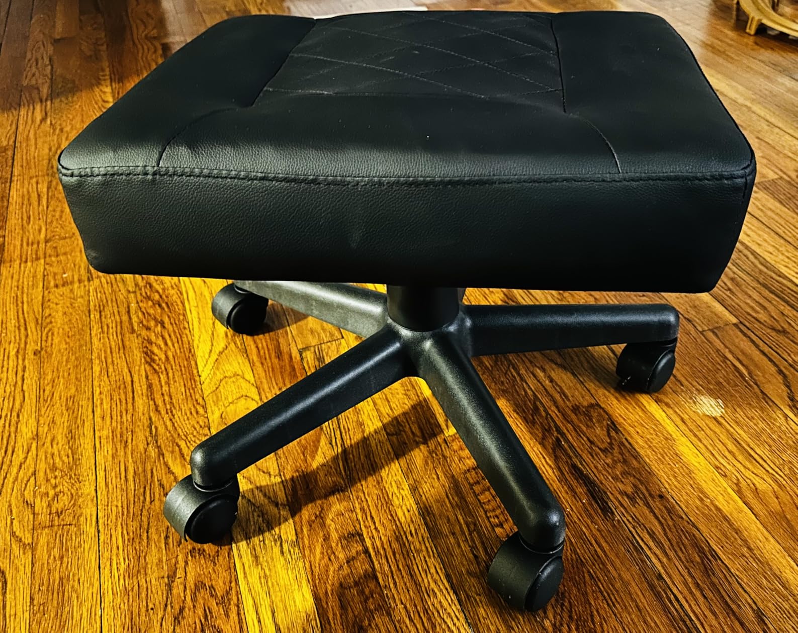VECELO Under Desk Footrest, PU Ergonomic Foot Rest with Wheels, Comfort Padding, Height Adjustable for Relieving Leg Pain, Stiffness, Black customer photo 2