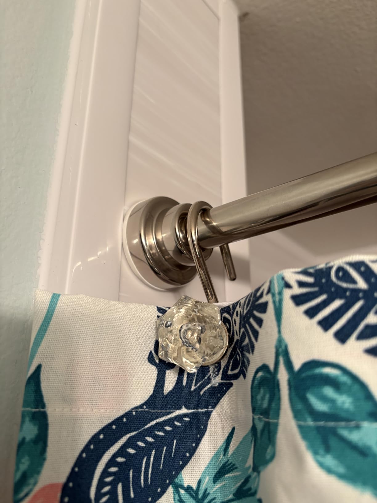 TEECK Shower Curtain Rod, 32-80 inch Adjustable Spring Tension Curtain Rod, Never Rust Anti-Slip Shower Curtain Rod for Bathroom, No Drilling, Never Collapse, Easy to Use, Silver customer photo 2