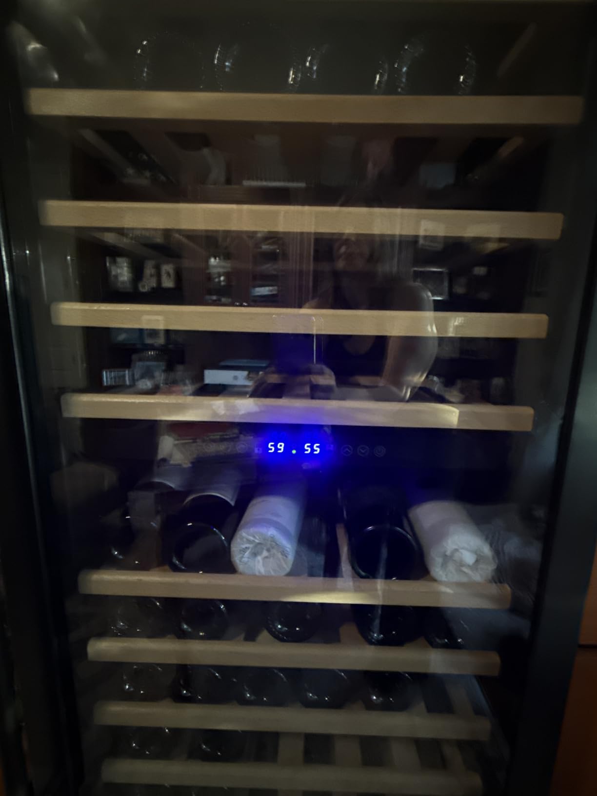 ORYMUSE 12 Bottle Mini Wine Fridge with Lock, Freestanding Compressor Wine Cooler Refrigerator, 10.7 Inch Wide Compact Wine Chiller with Glass Door, 41F-64F Digital Temperature Control, Black customer photo 1